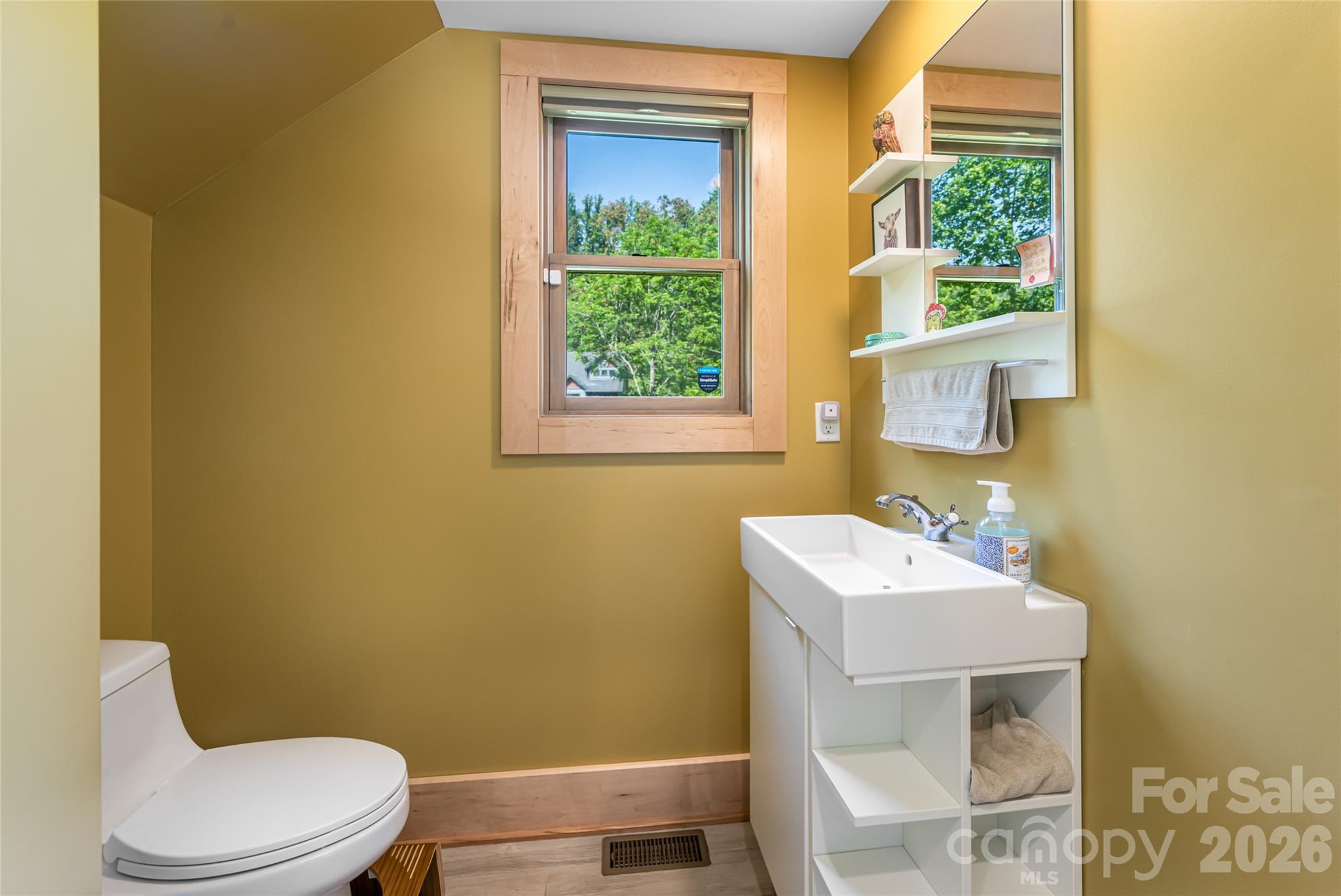 43 Upper Herron Cove Road — Weaverville