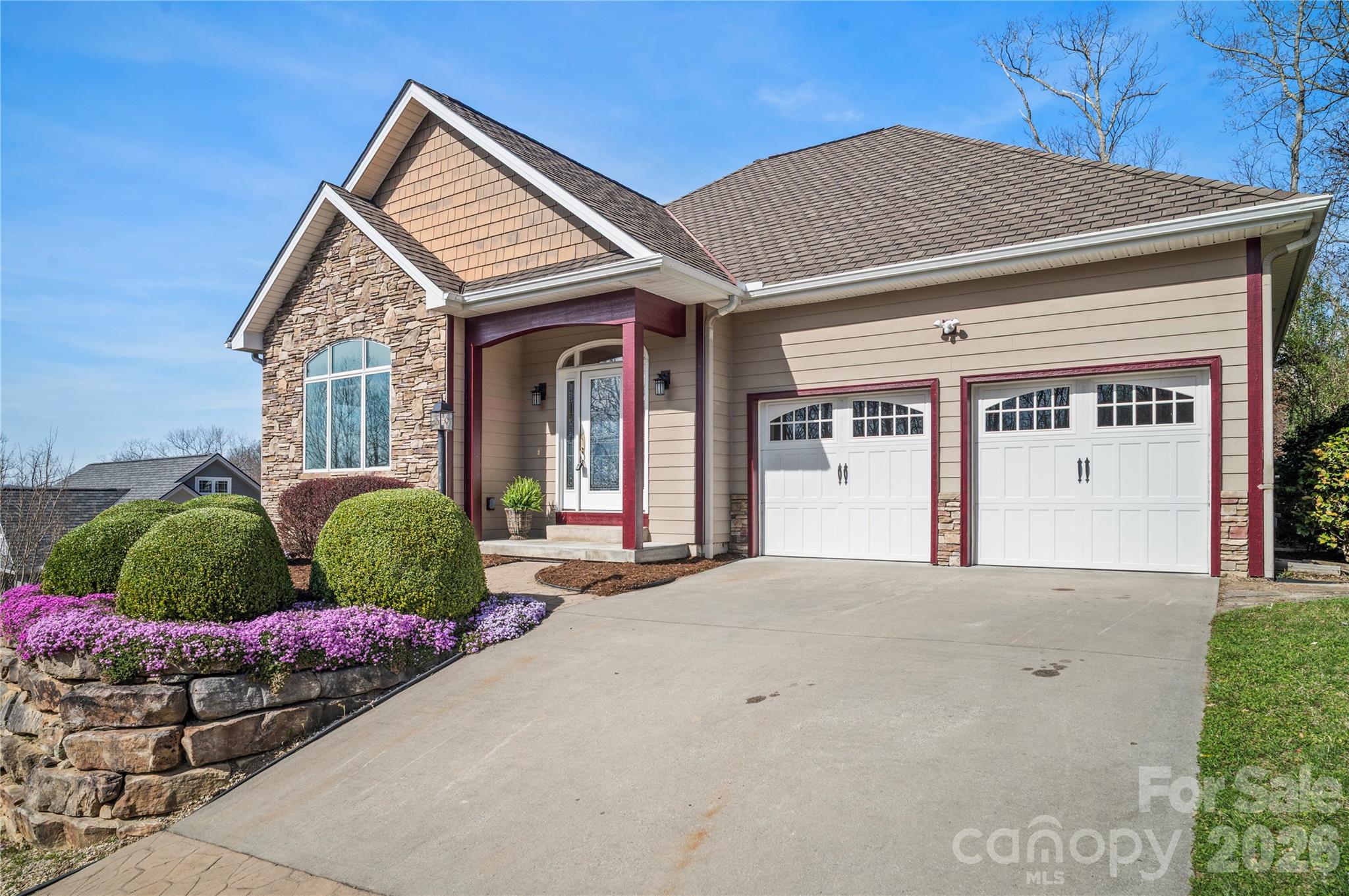 84 Deep Valley Lane — Hendersonville