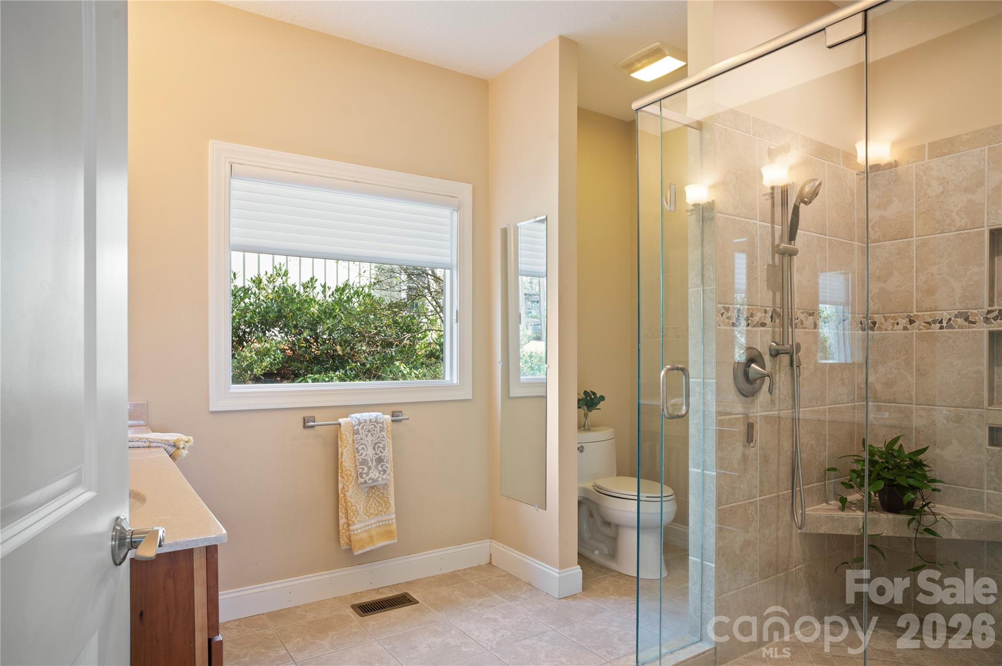 84 Deep Valley Lane — Hendersonville