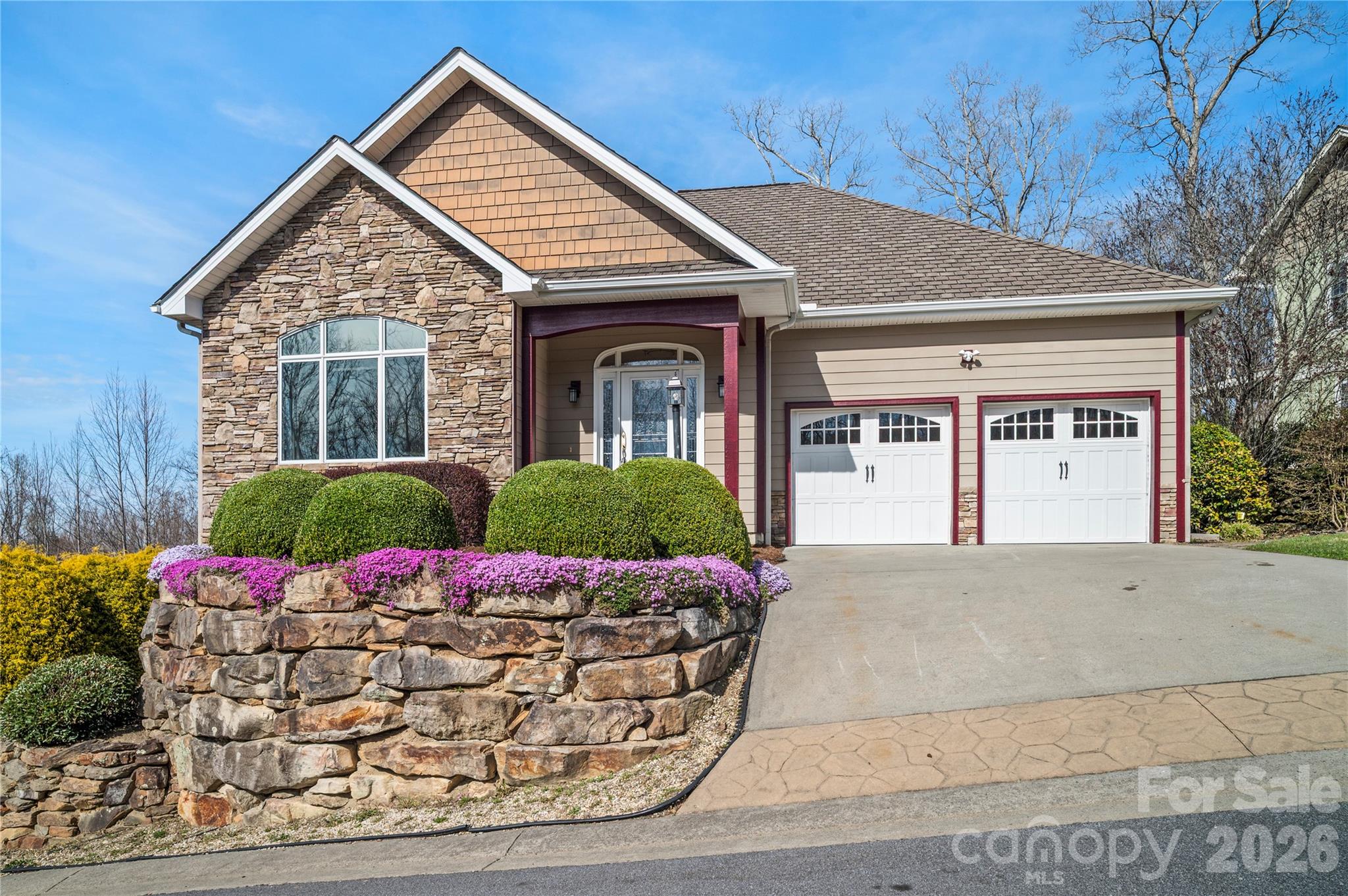 84 Deep Valley Lane — Hendersonville