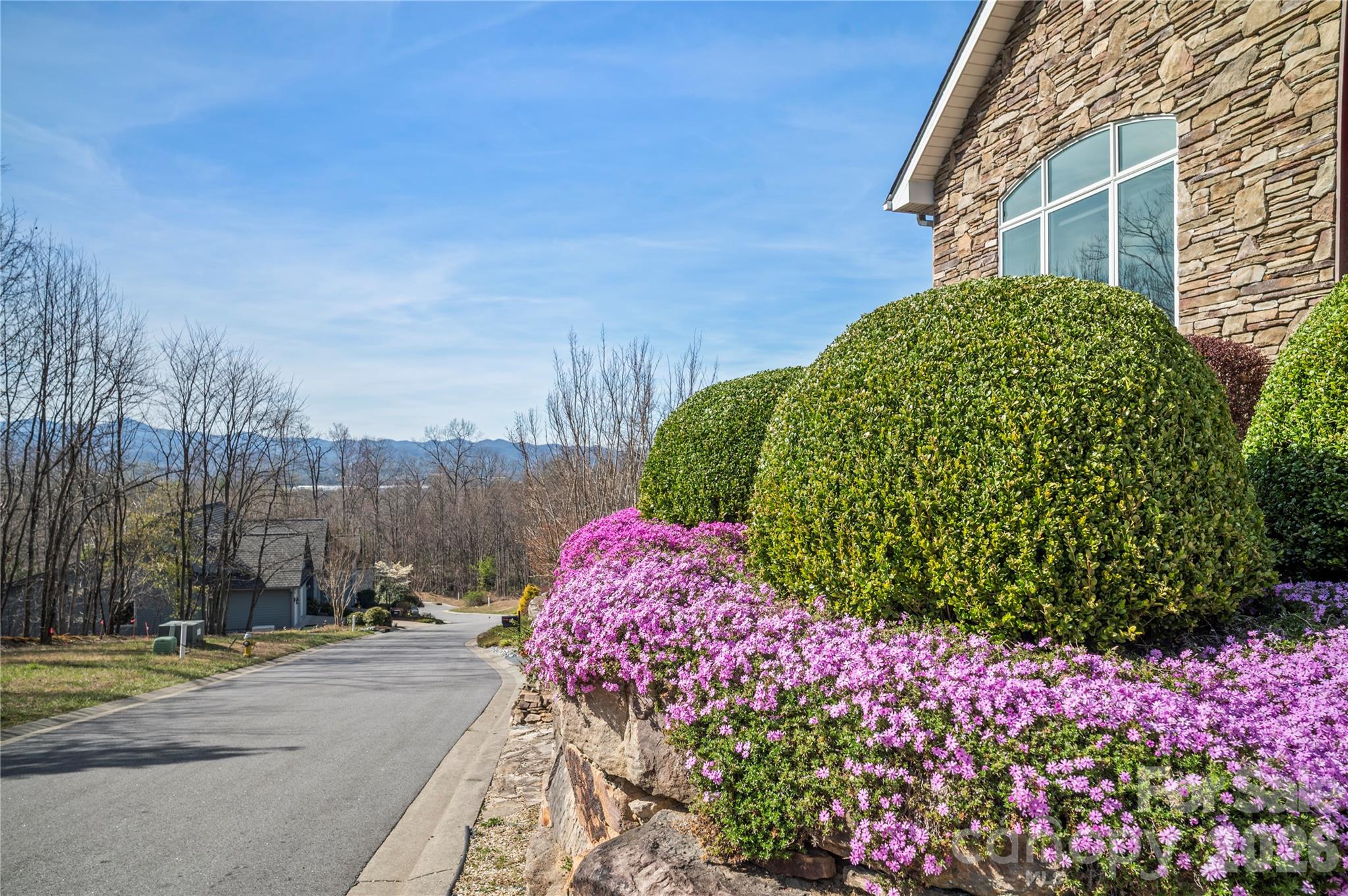 84 Deep Valley Lane — Hendersonville