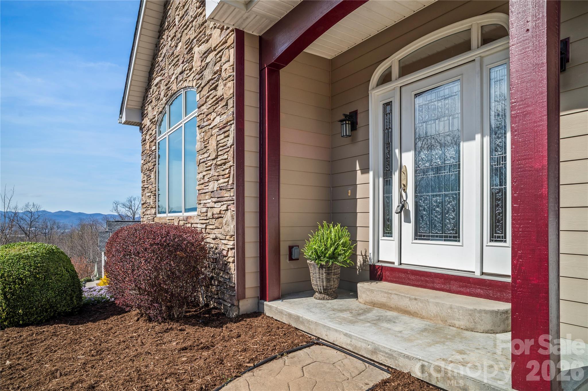 84 Deep Valley Lane — Hendersonville