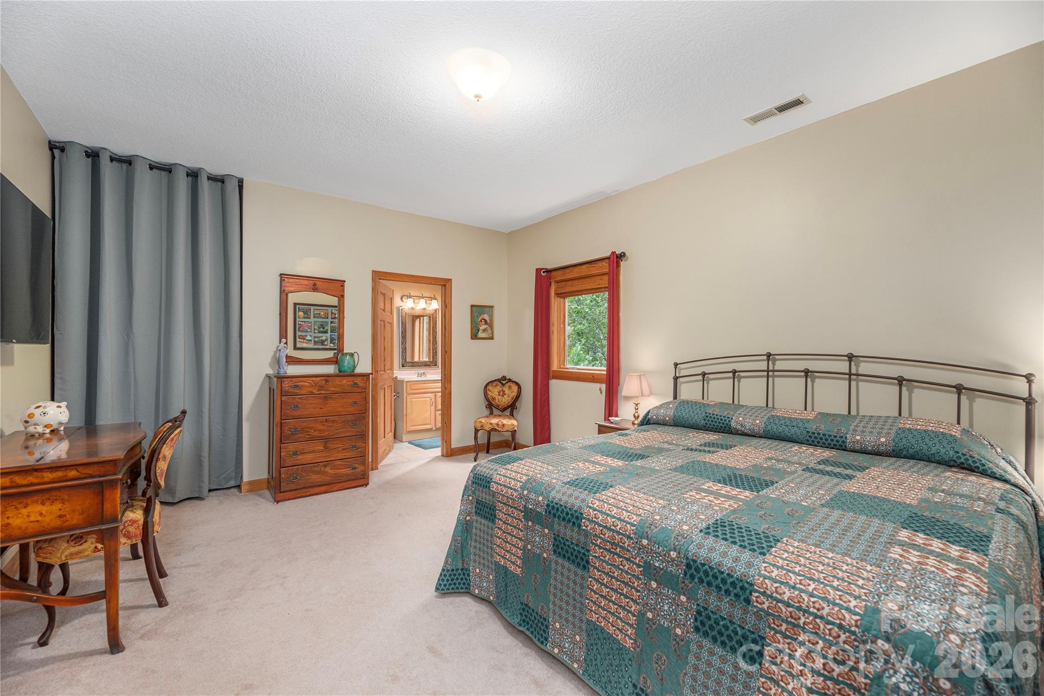 116 Ivy Road — Mills River