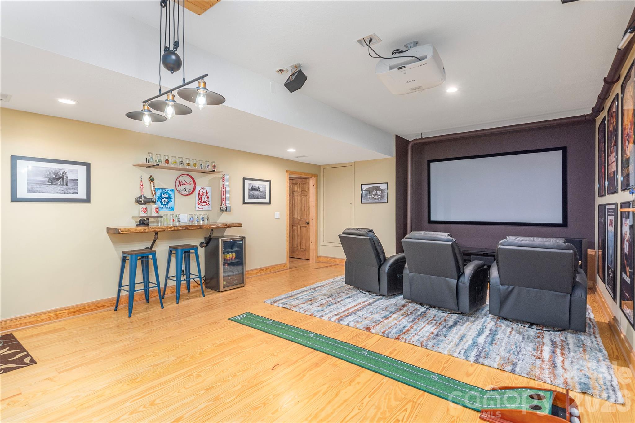 116 Ivy Road — Mills River