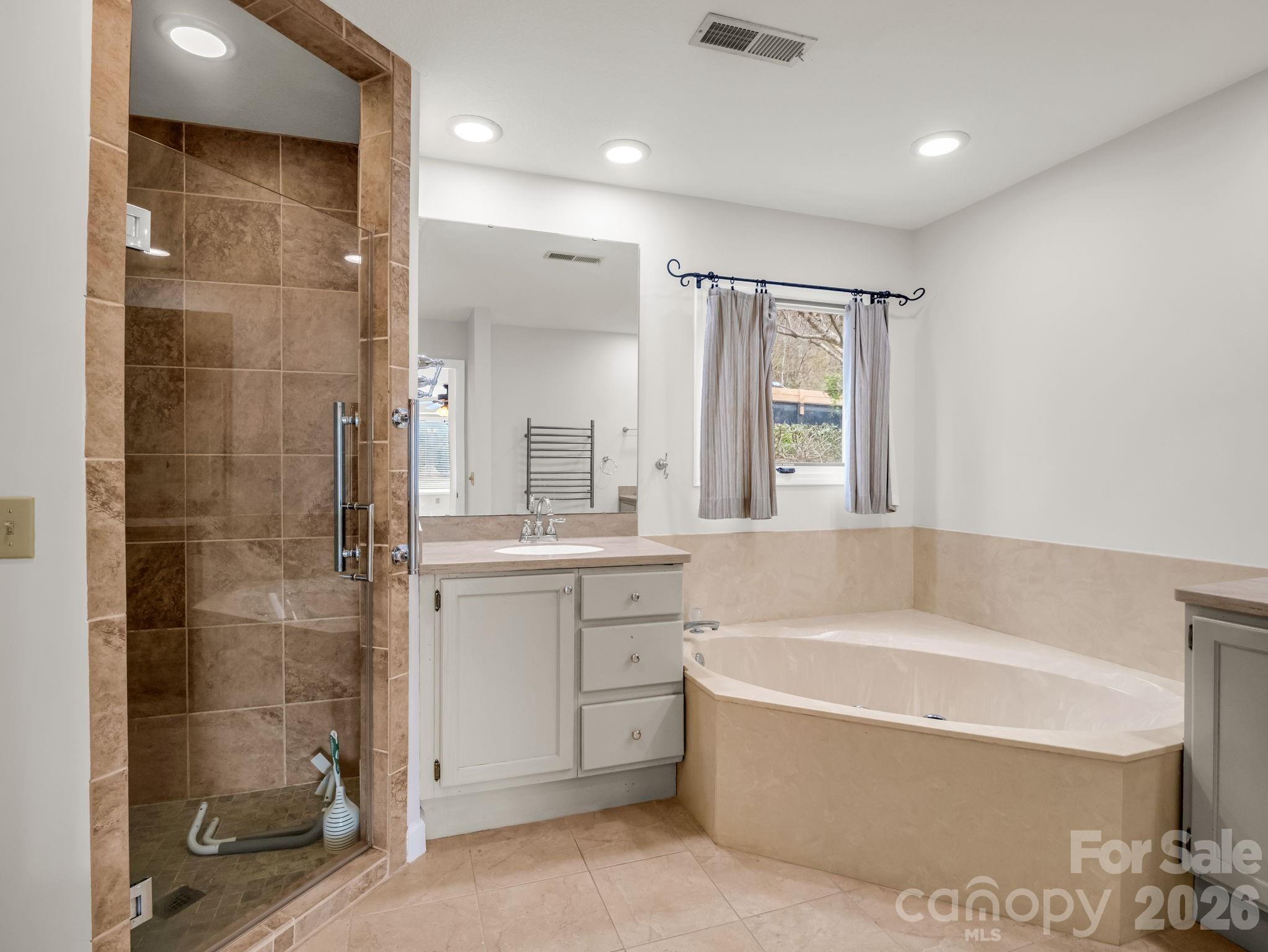 303 Golfside Drive — Flat Rock