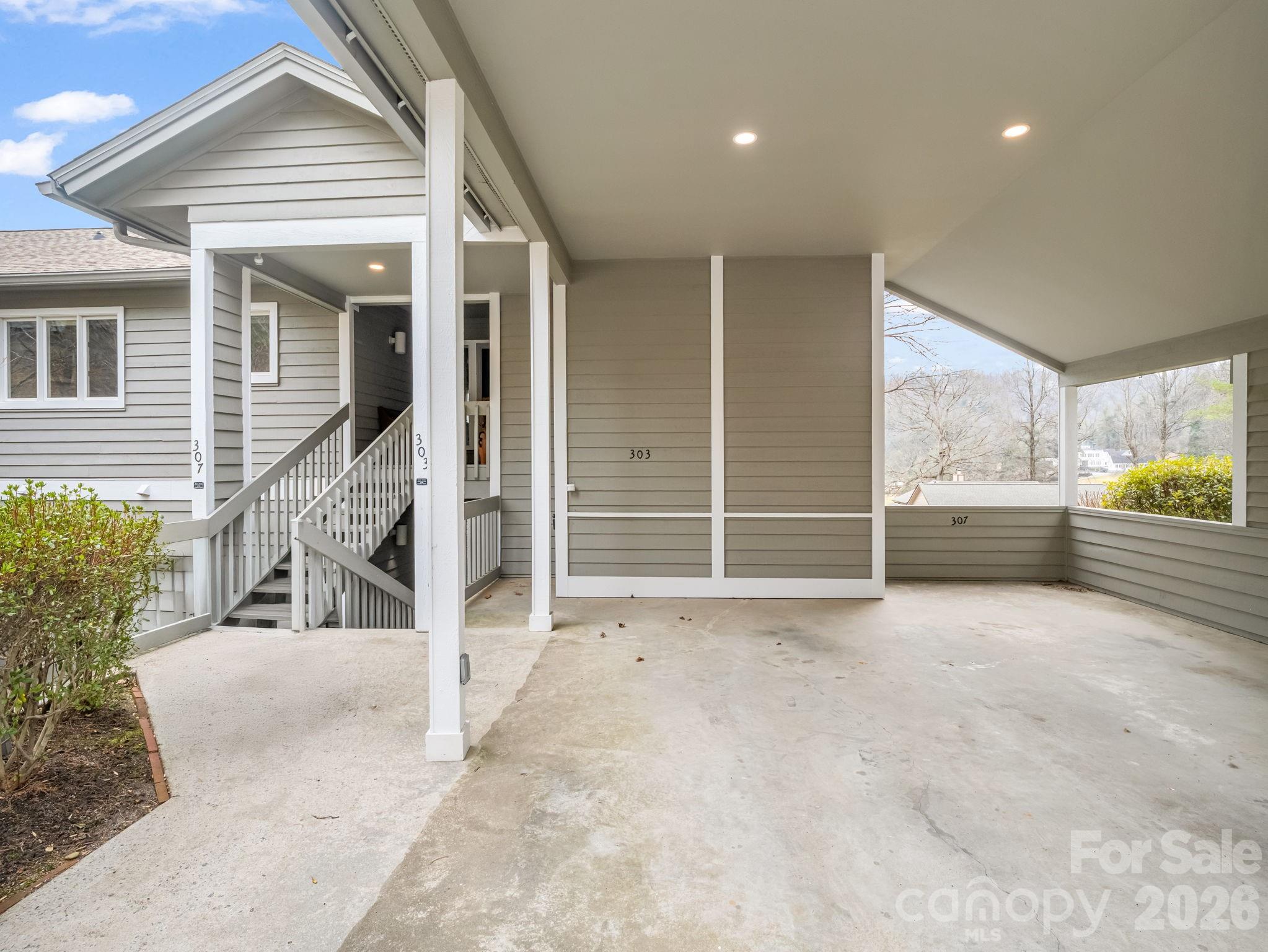 303 Golfside Drive — Flat Rock