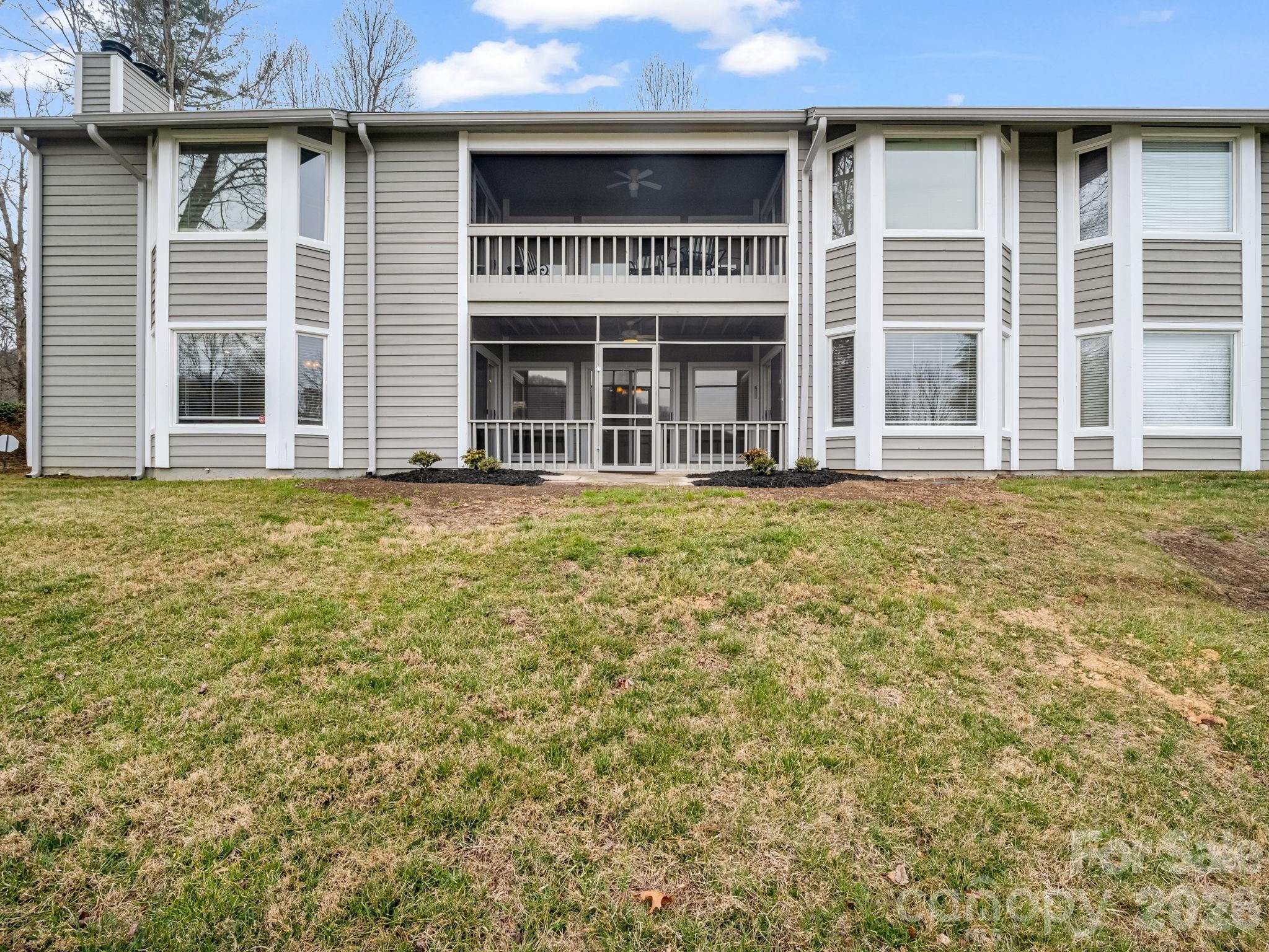 303 Golfside Drive — Flat Rock
