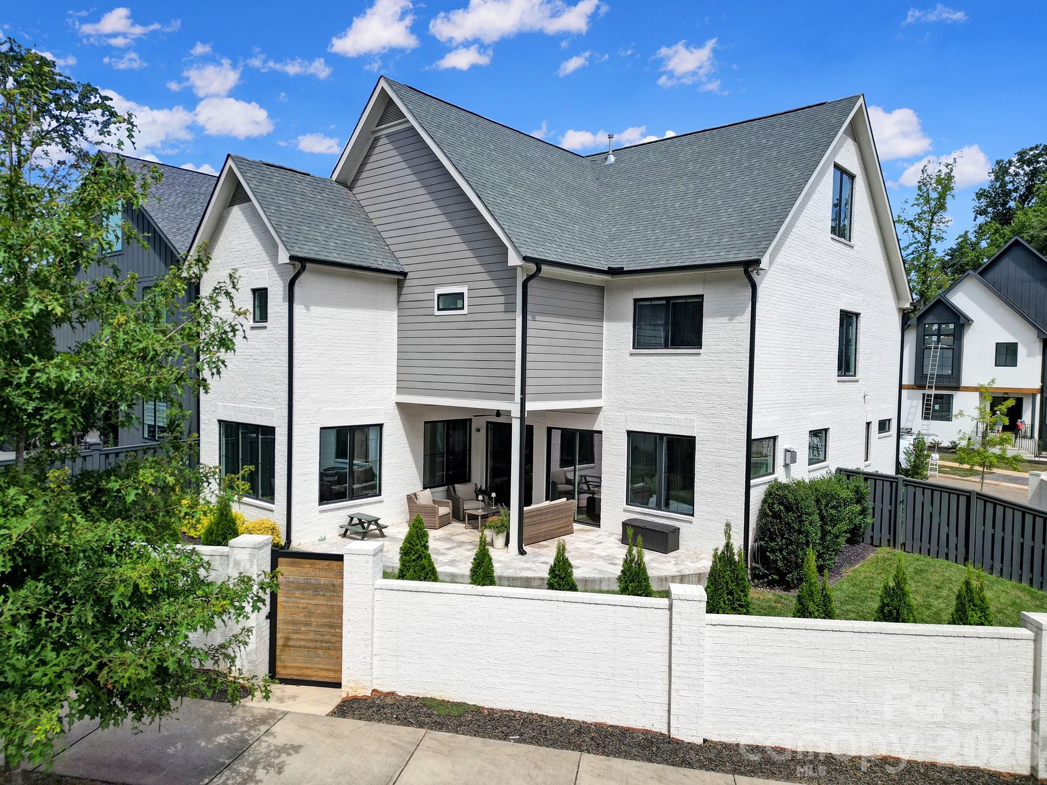 911 Laurel Creek Lane — Charlotte