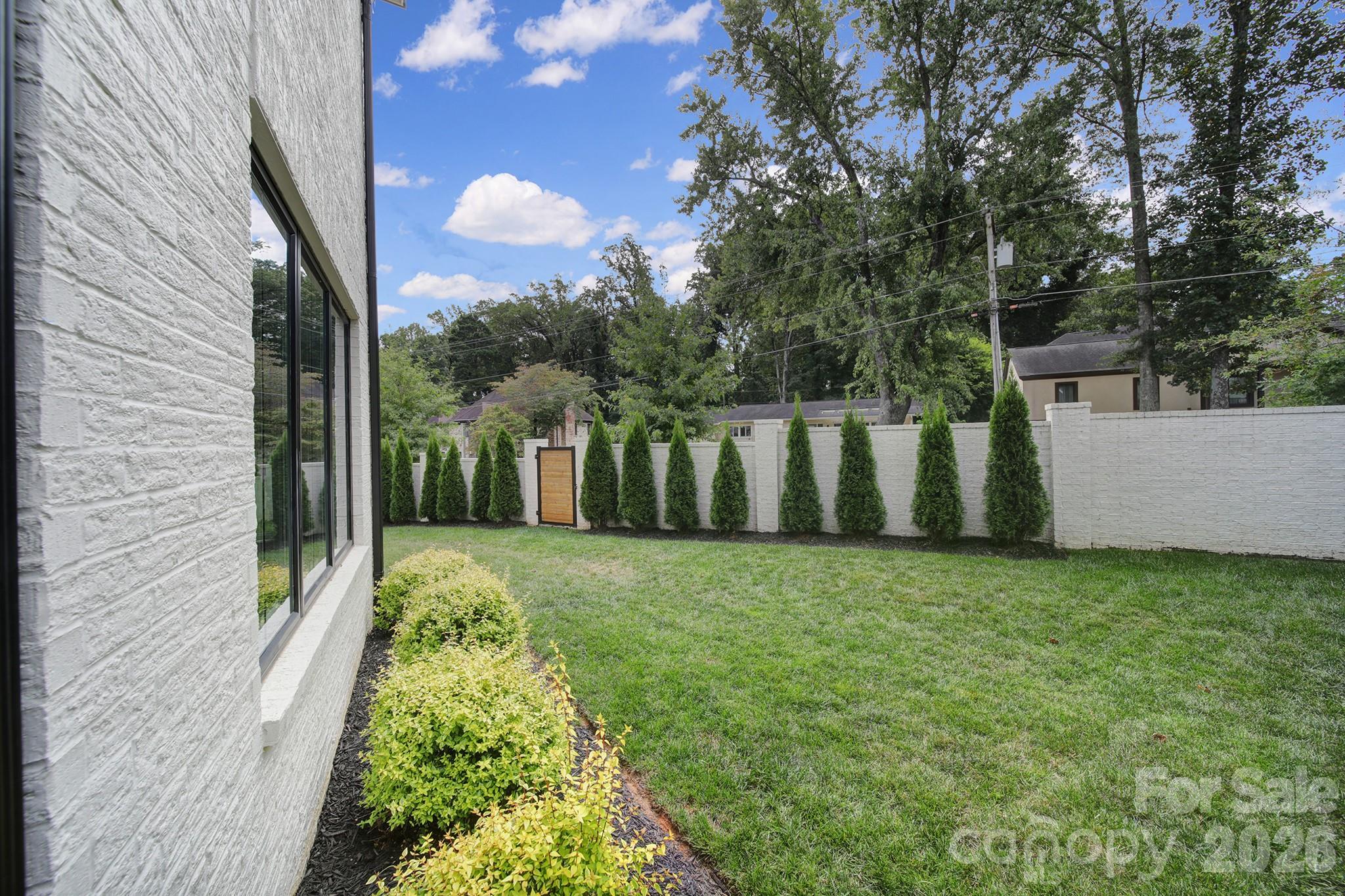 911 Laurel Creek Lane — Charlotte