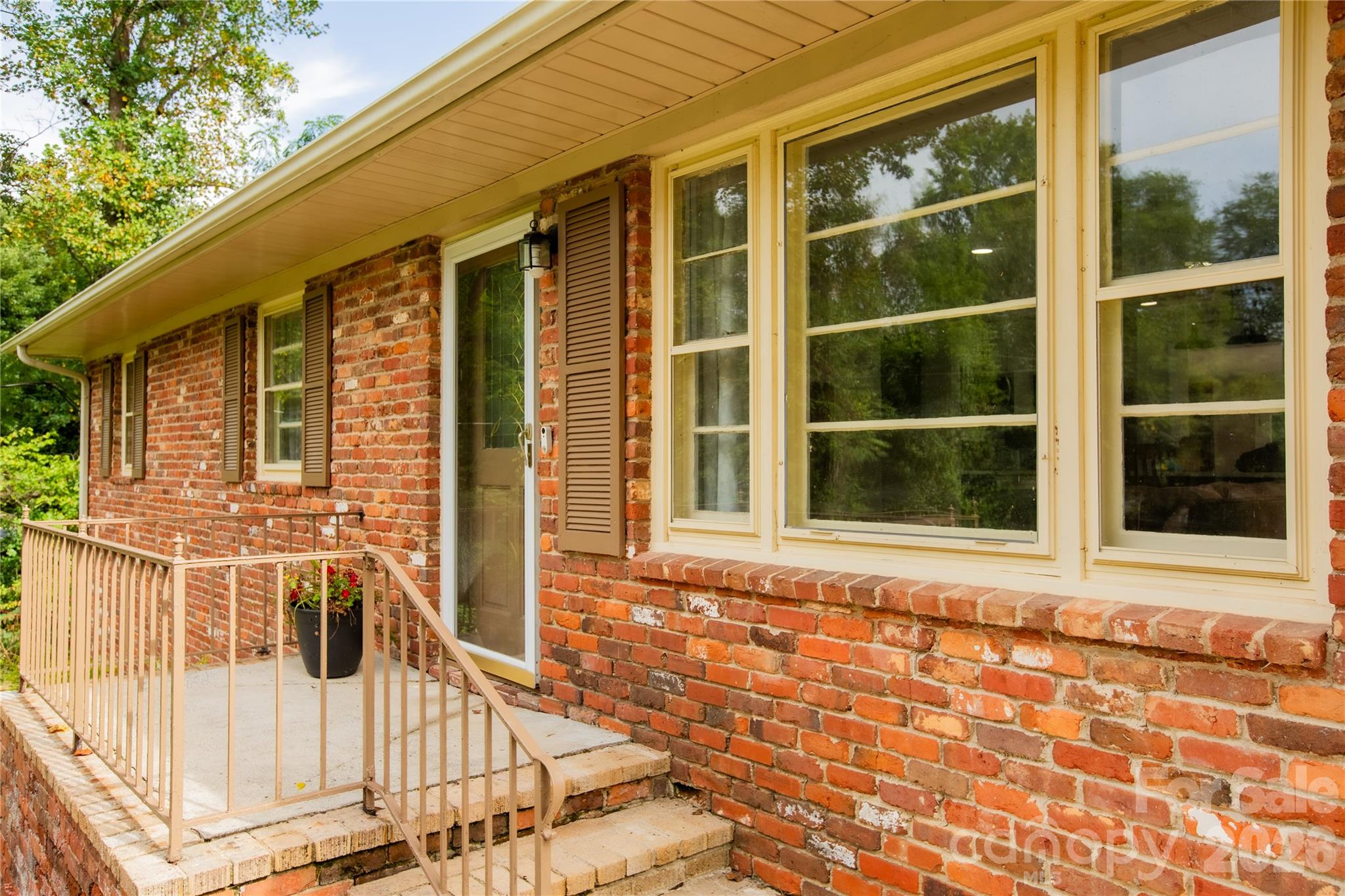 581 Clyde Drive — Winston Salem