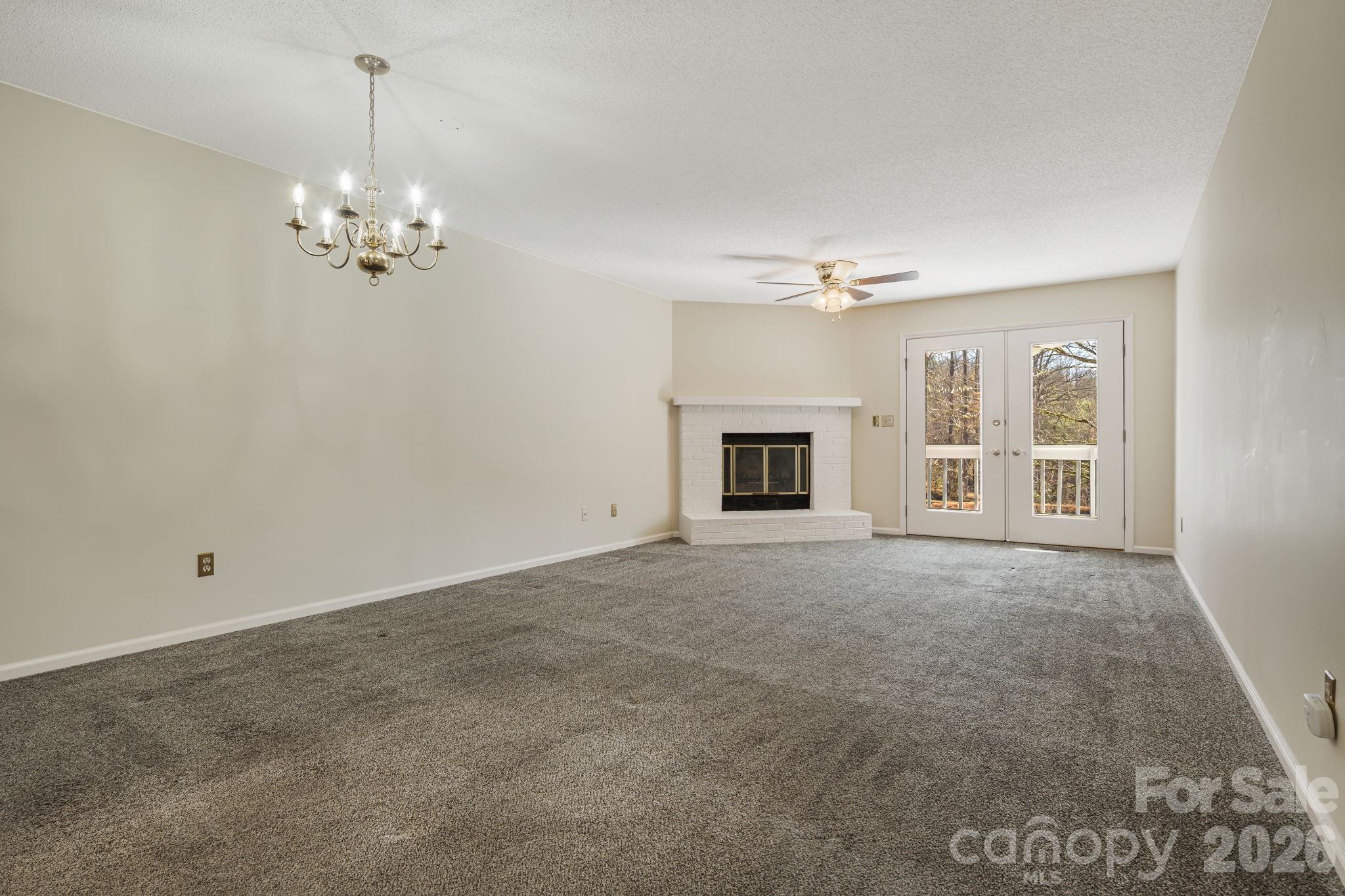 84 Lakeview Court — Brevard