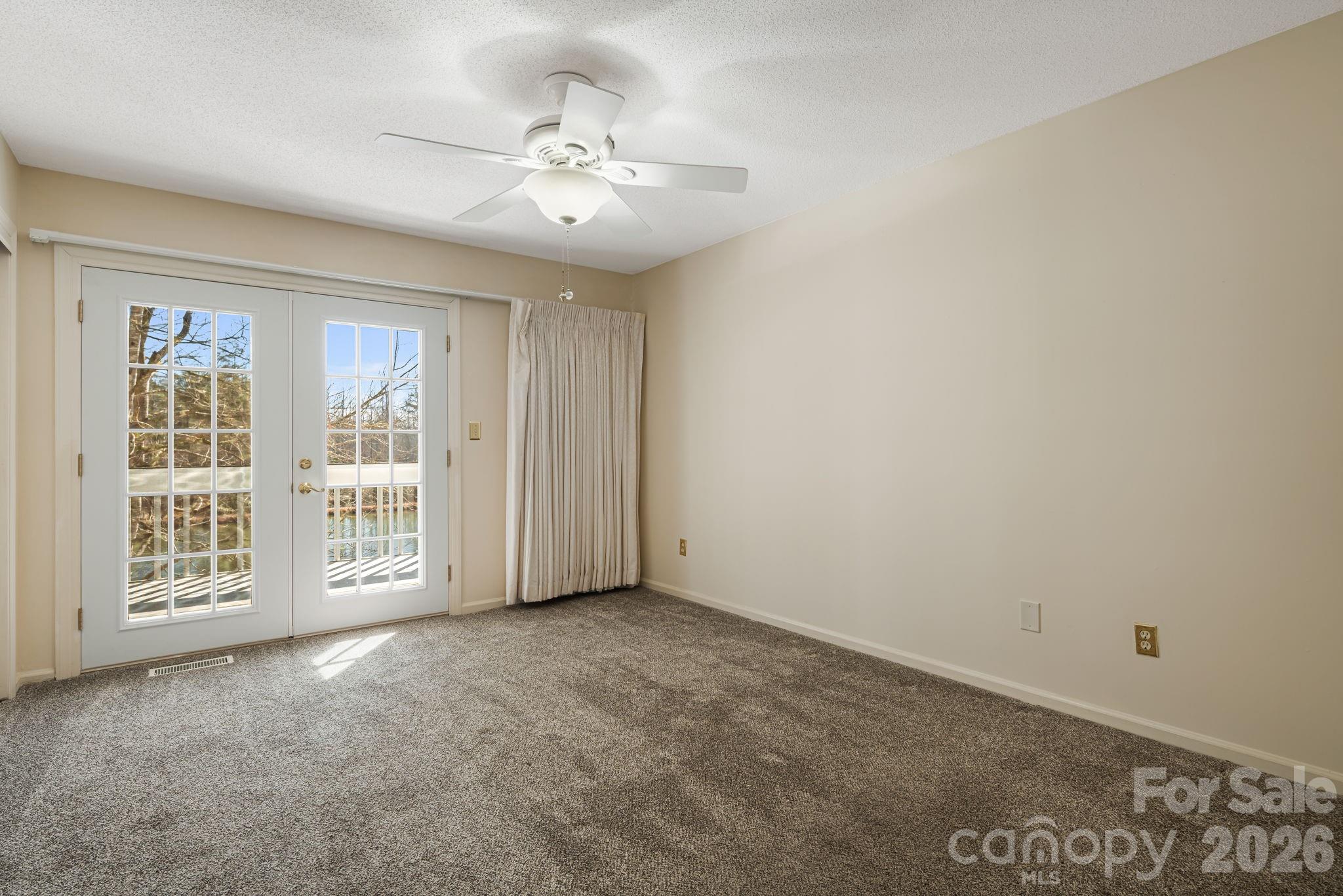 84 Lakeview Court — Brevard