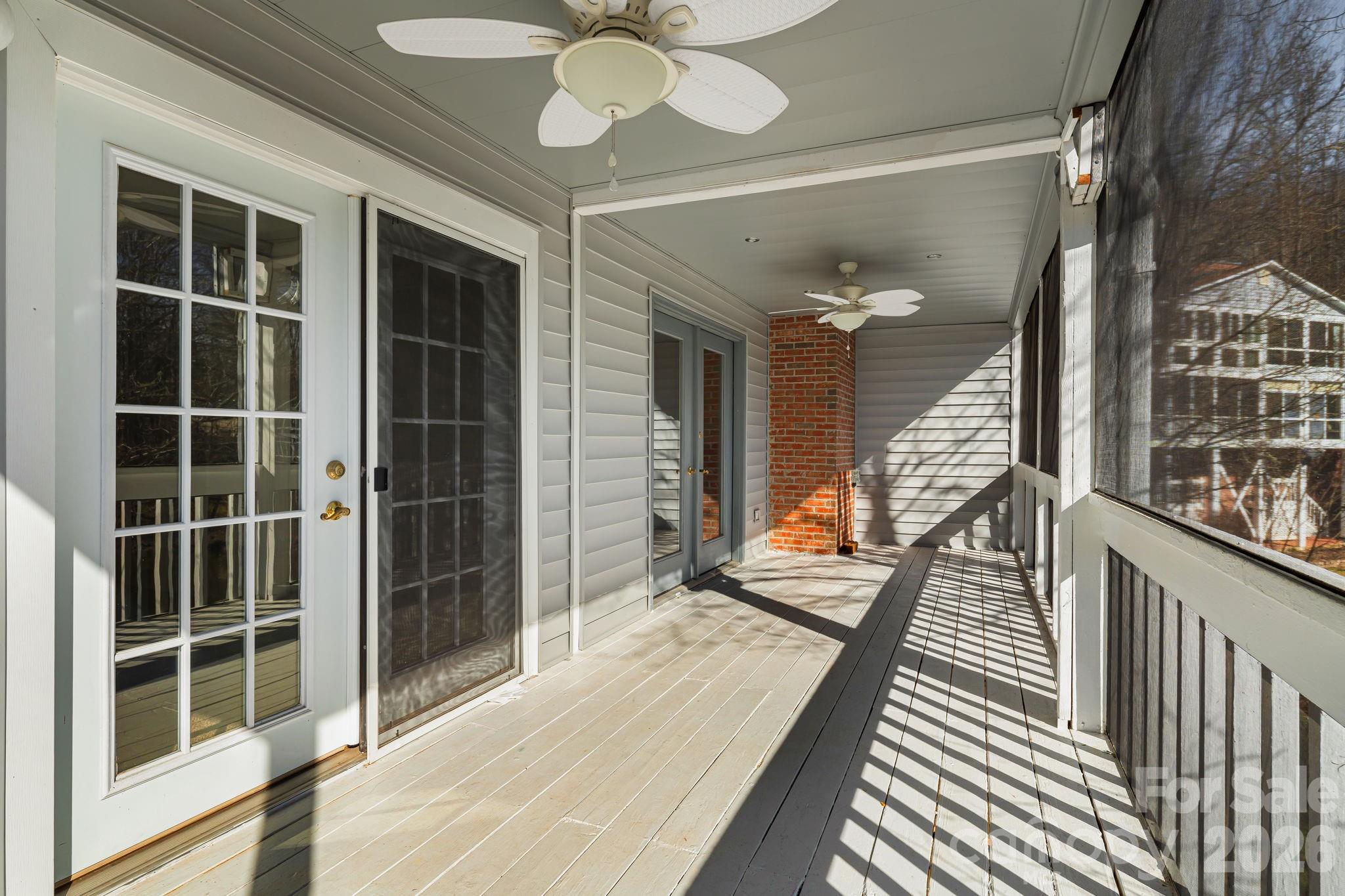 84 Lakeview Court — Brevard