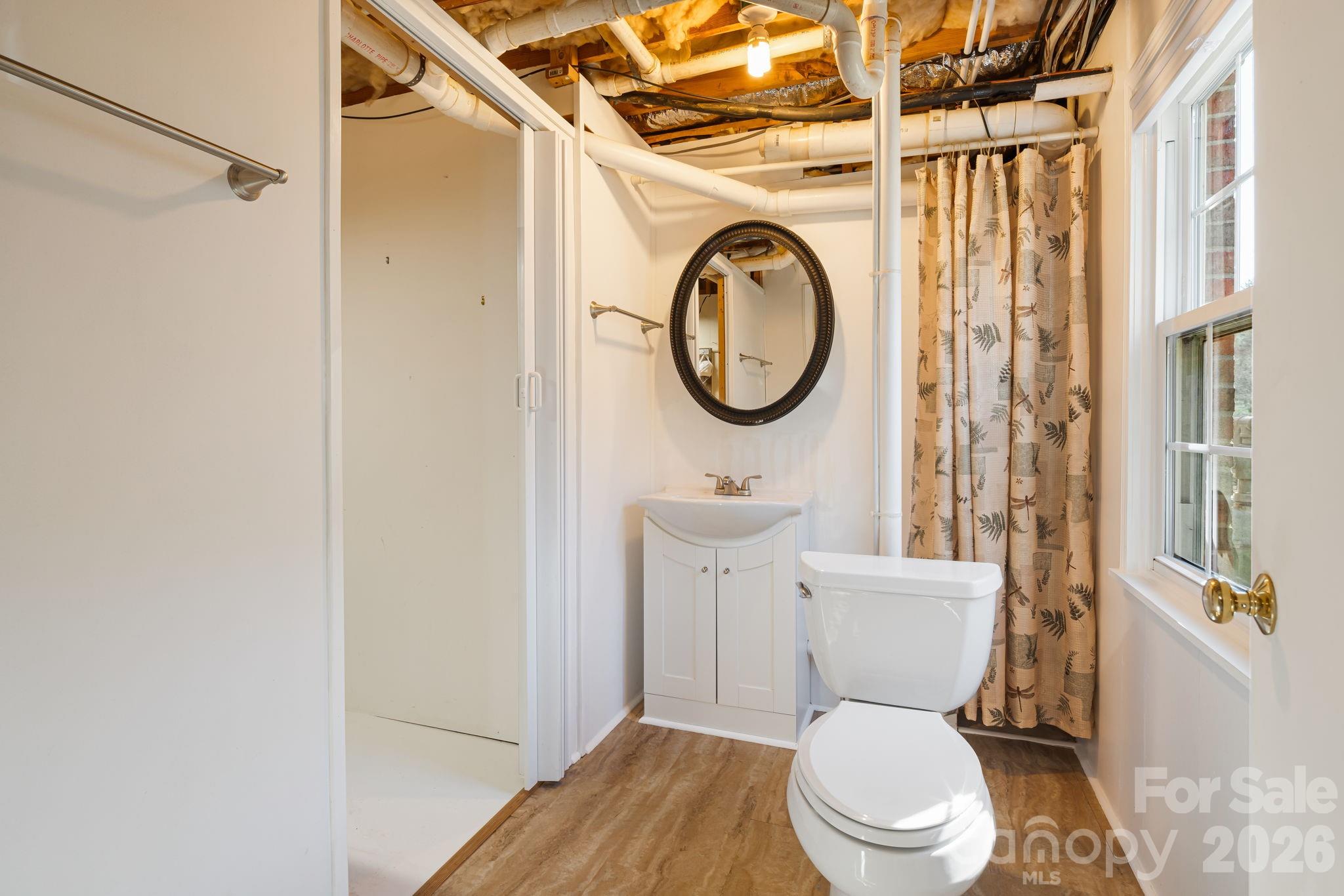 84 Lakeview Court — Brevard