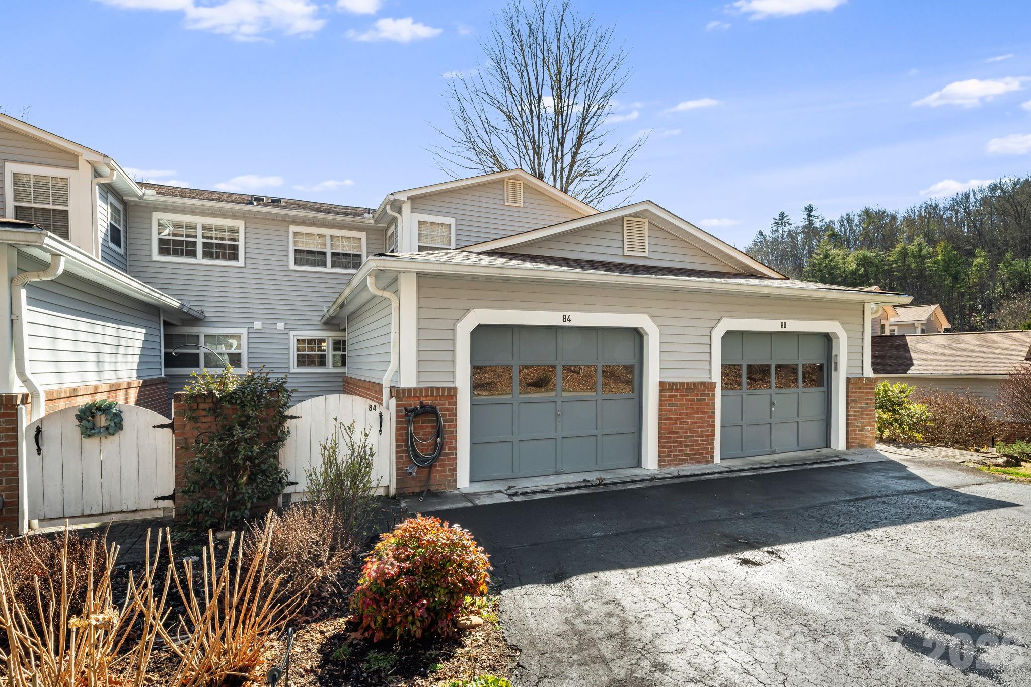 84 Lakeview Court — Brevard