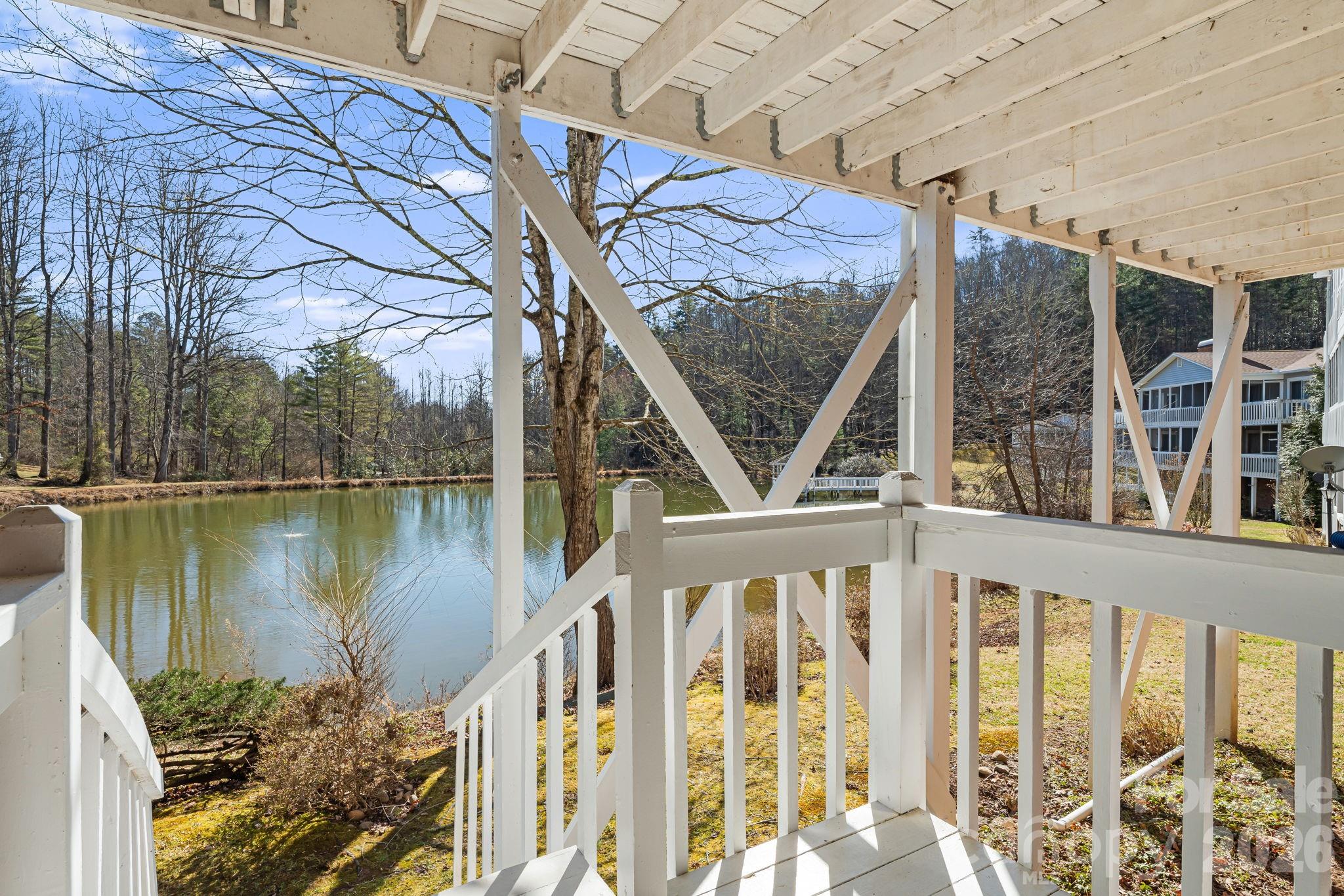 84 Lakeview Court — Brevard