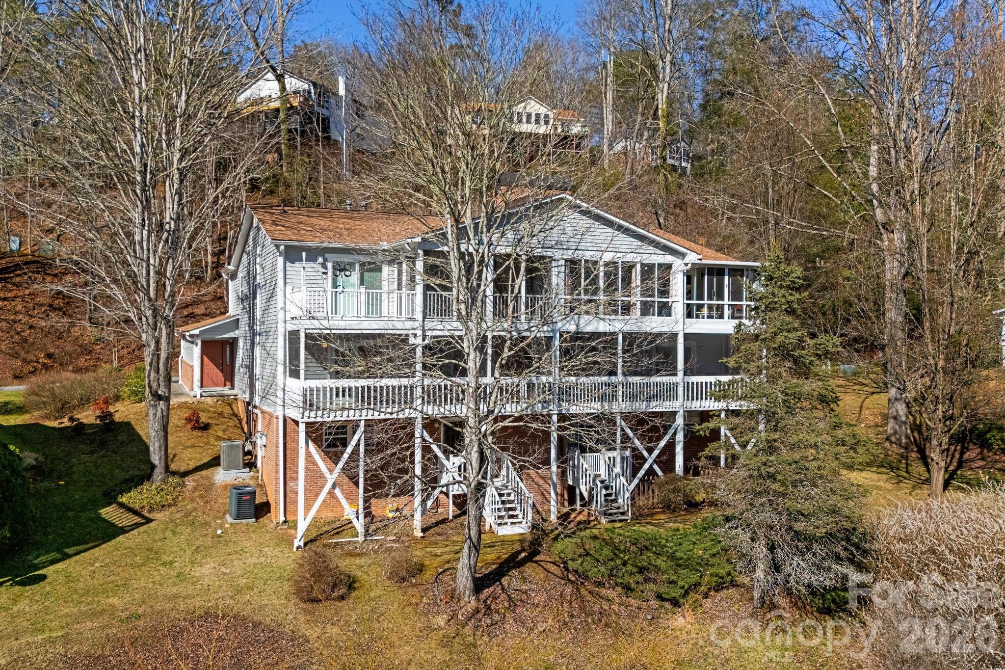 84 Lakeview Court — Brevard