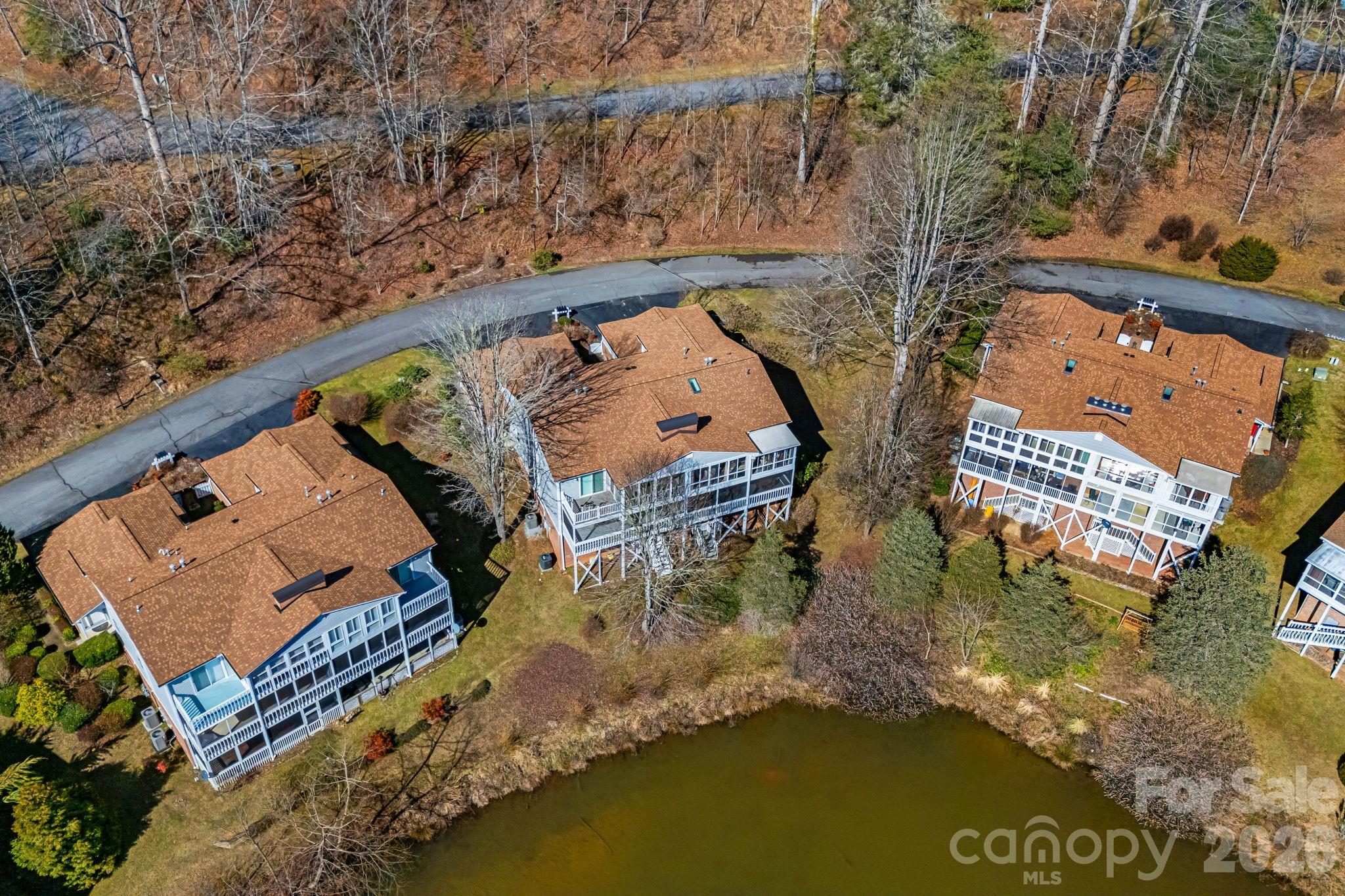 84 Lakeview Court — Brevard
