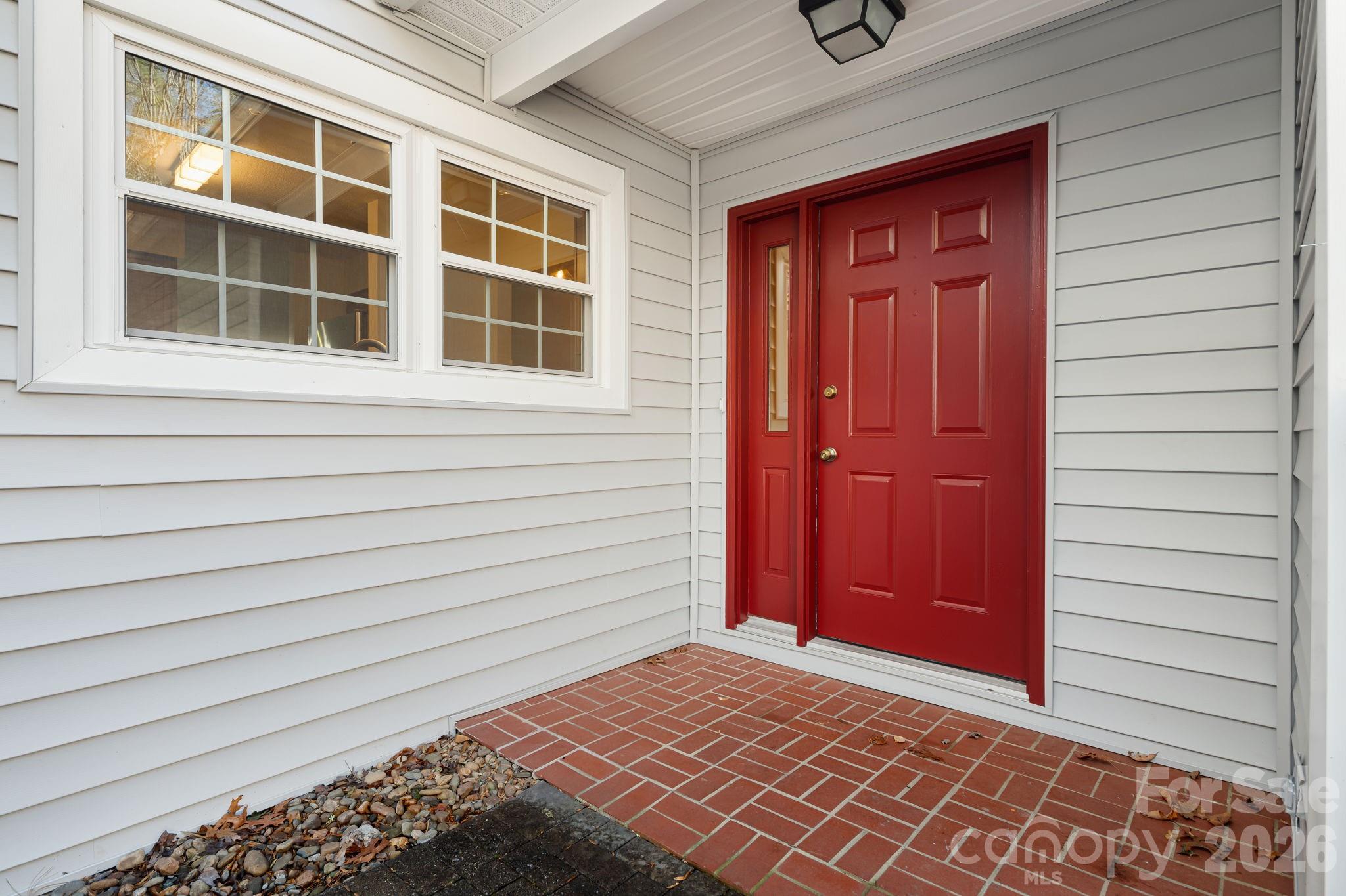 84 Lakeview Court — Brevard