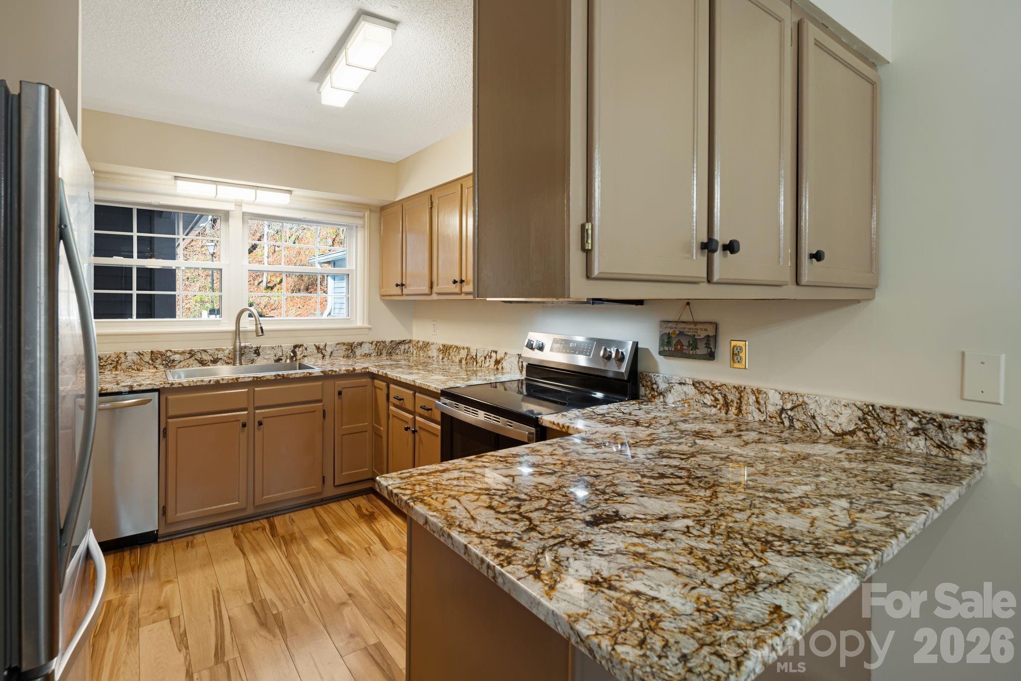 84 Lakeview Court — Brevard