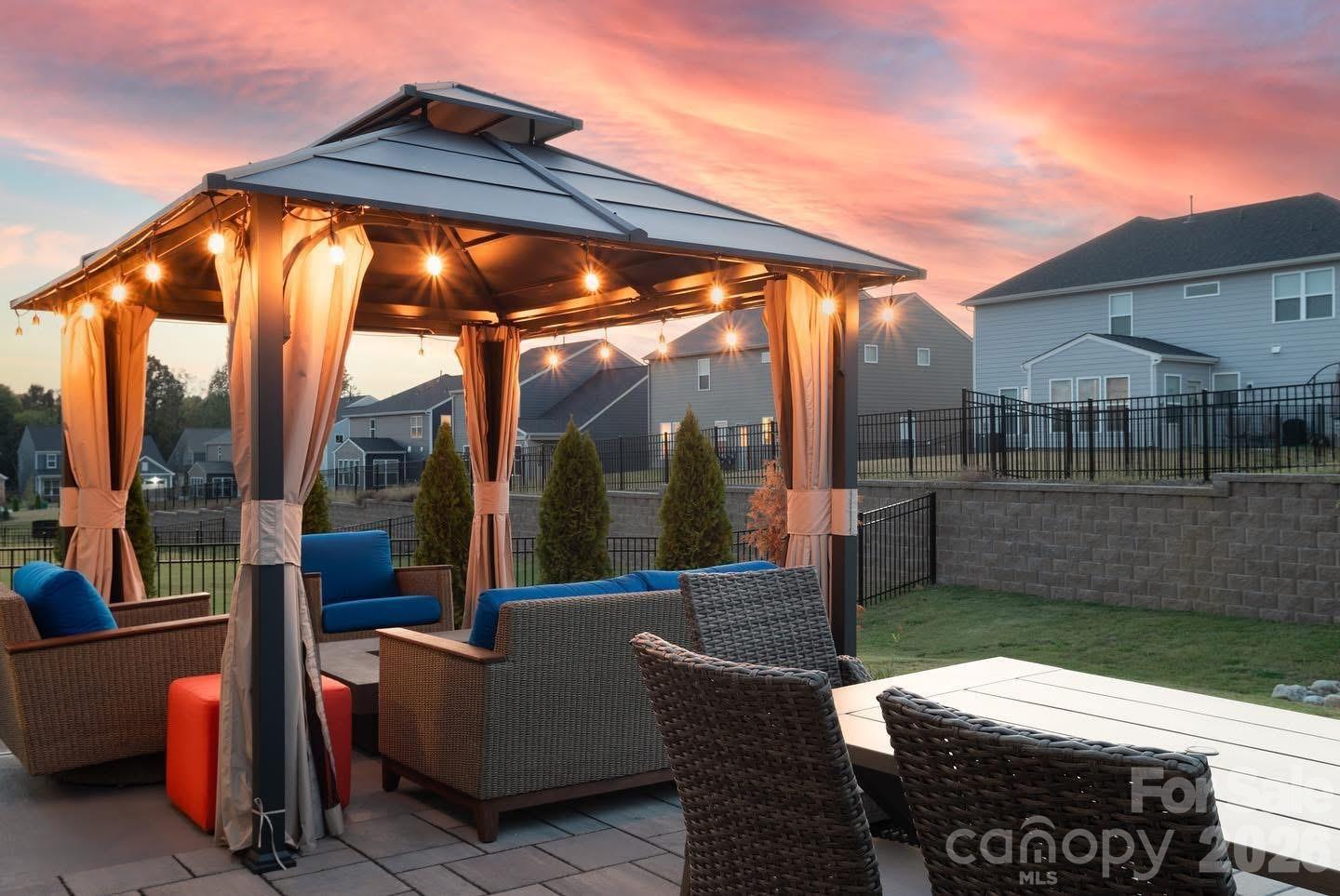 11004 Larkslea Lane — Charlotte
