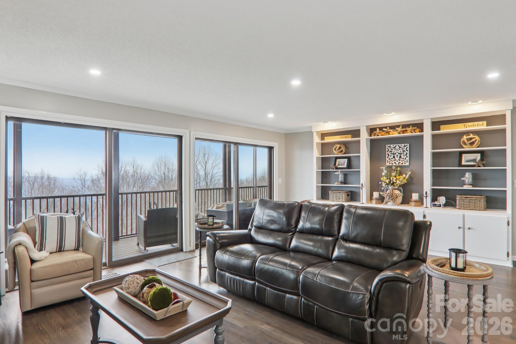 1601 Fleetwood Plaza — Hendersonville