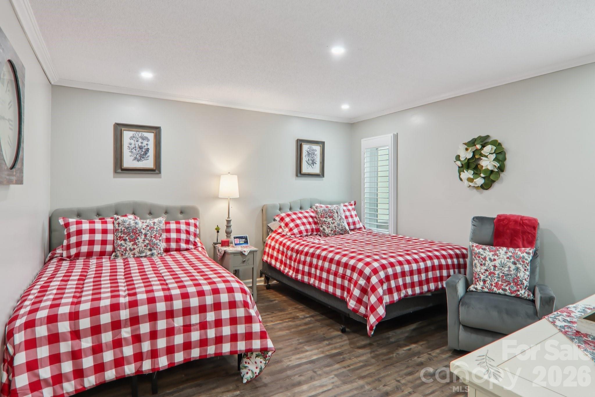 1601 Fleetwood Plaza — Hendersonville