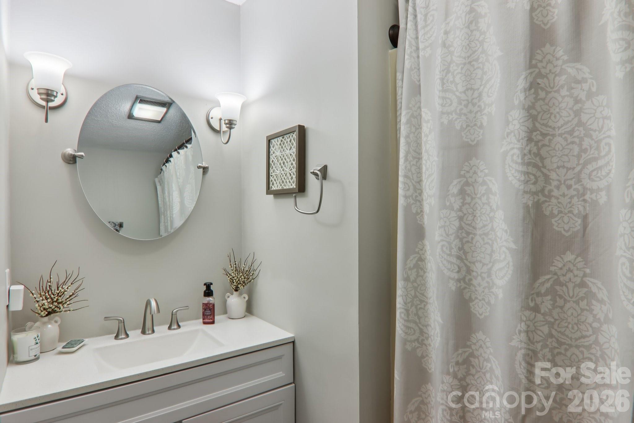 1601 Fleetwood Plaza — Hendersonville