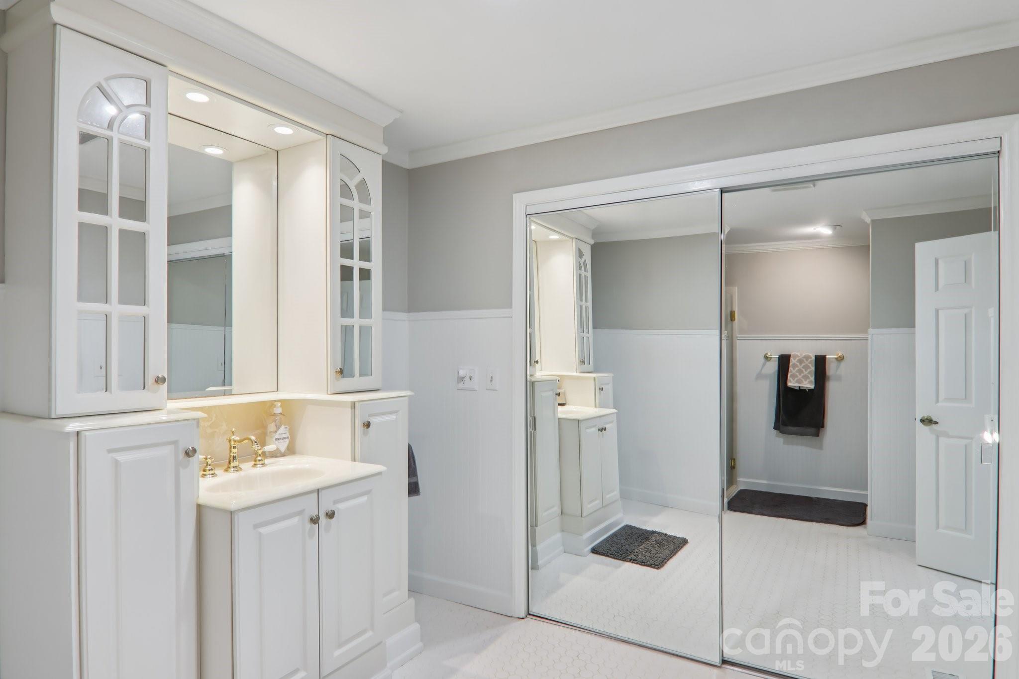 1601 Fleetwood Plaza — Hendersonville