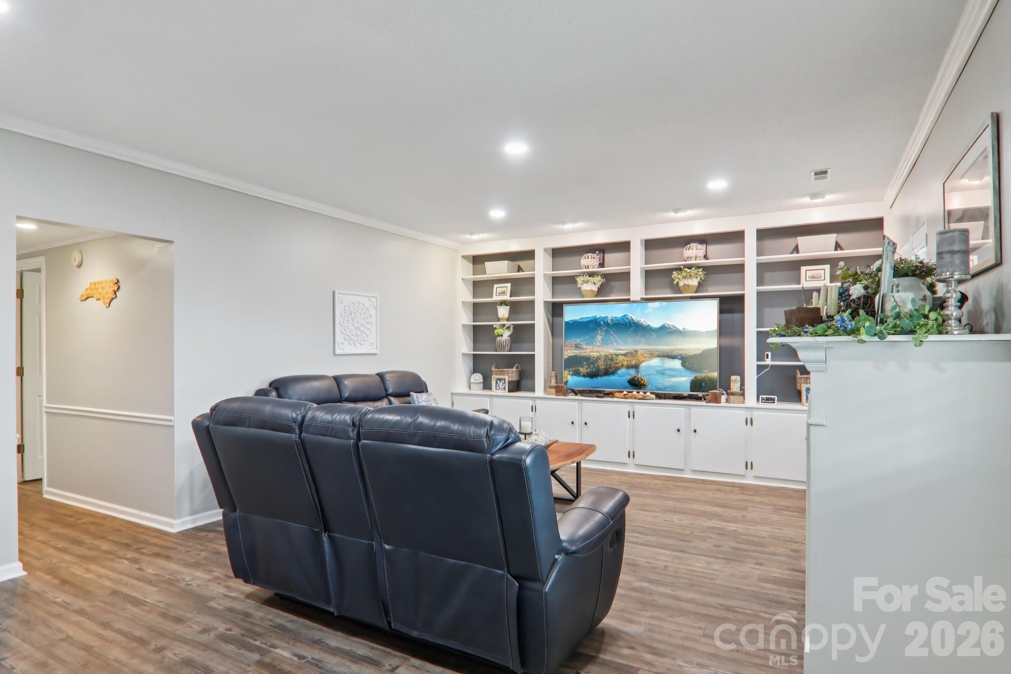 1601 Fleetwood Plaza — Hendersonville