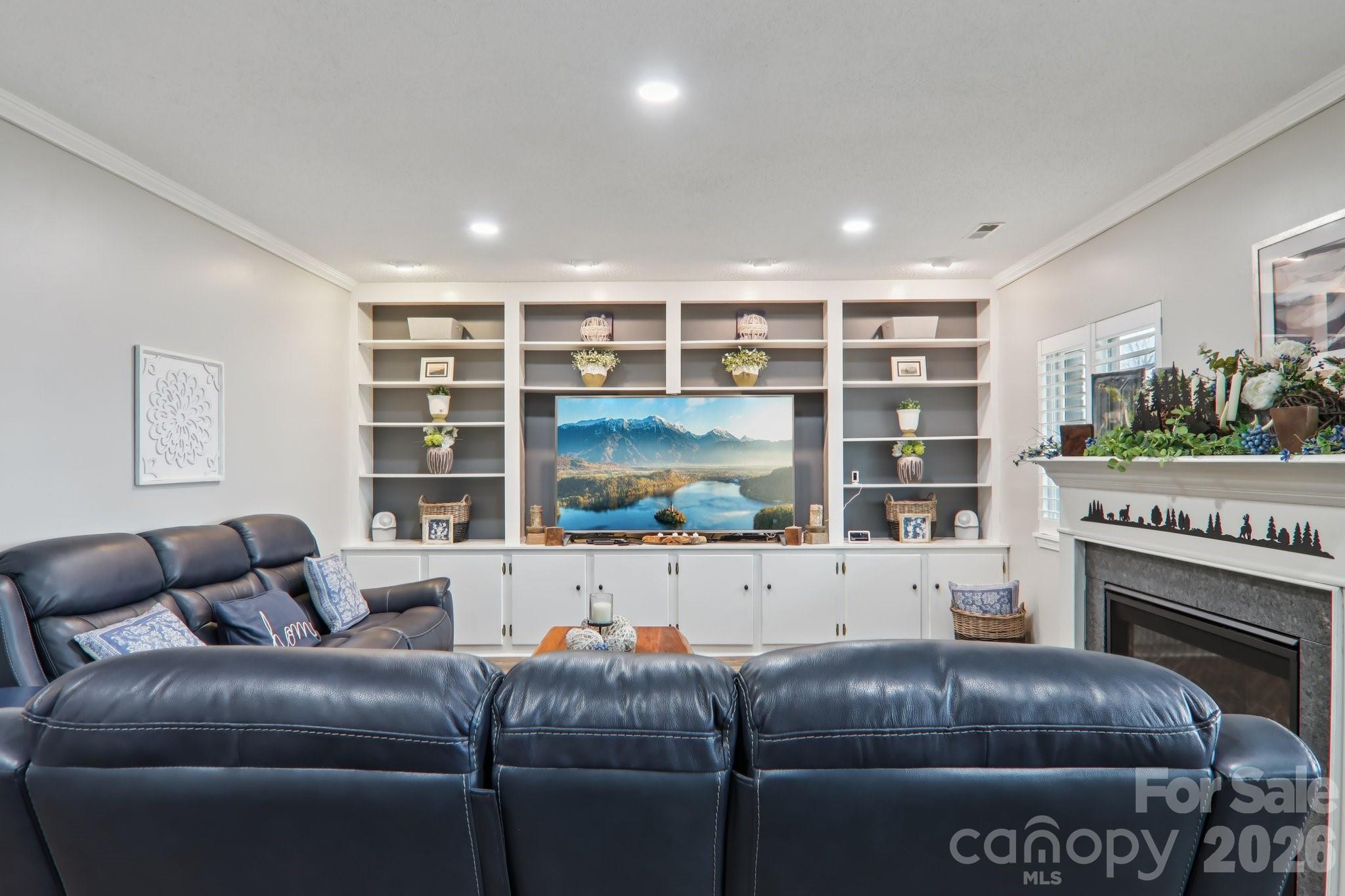 1601 Fleetwood Plaza — Hendersonville