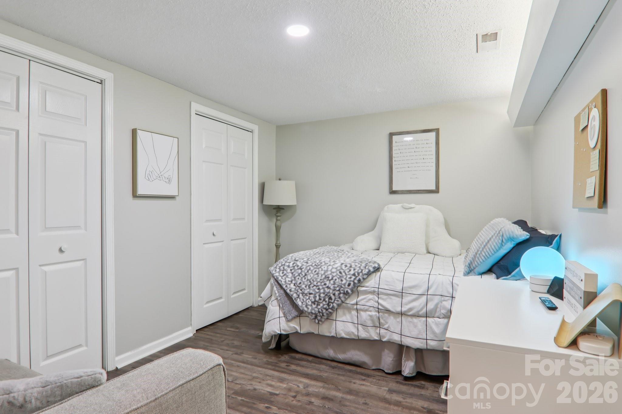 1601 Fleetwood Plaza — Hendersonville