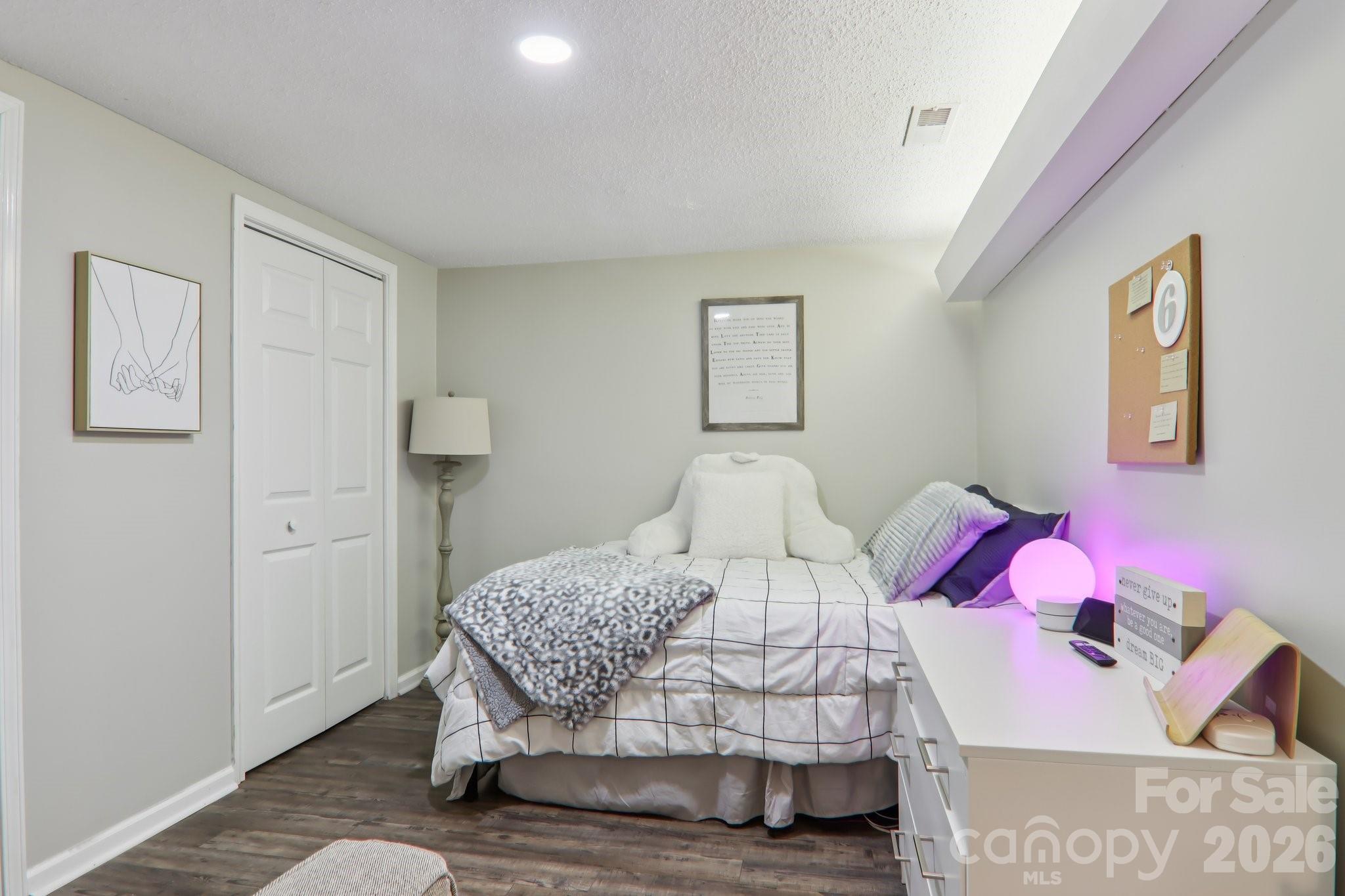1601 Fleetwood Plaza — Hendersonville
