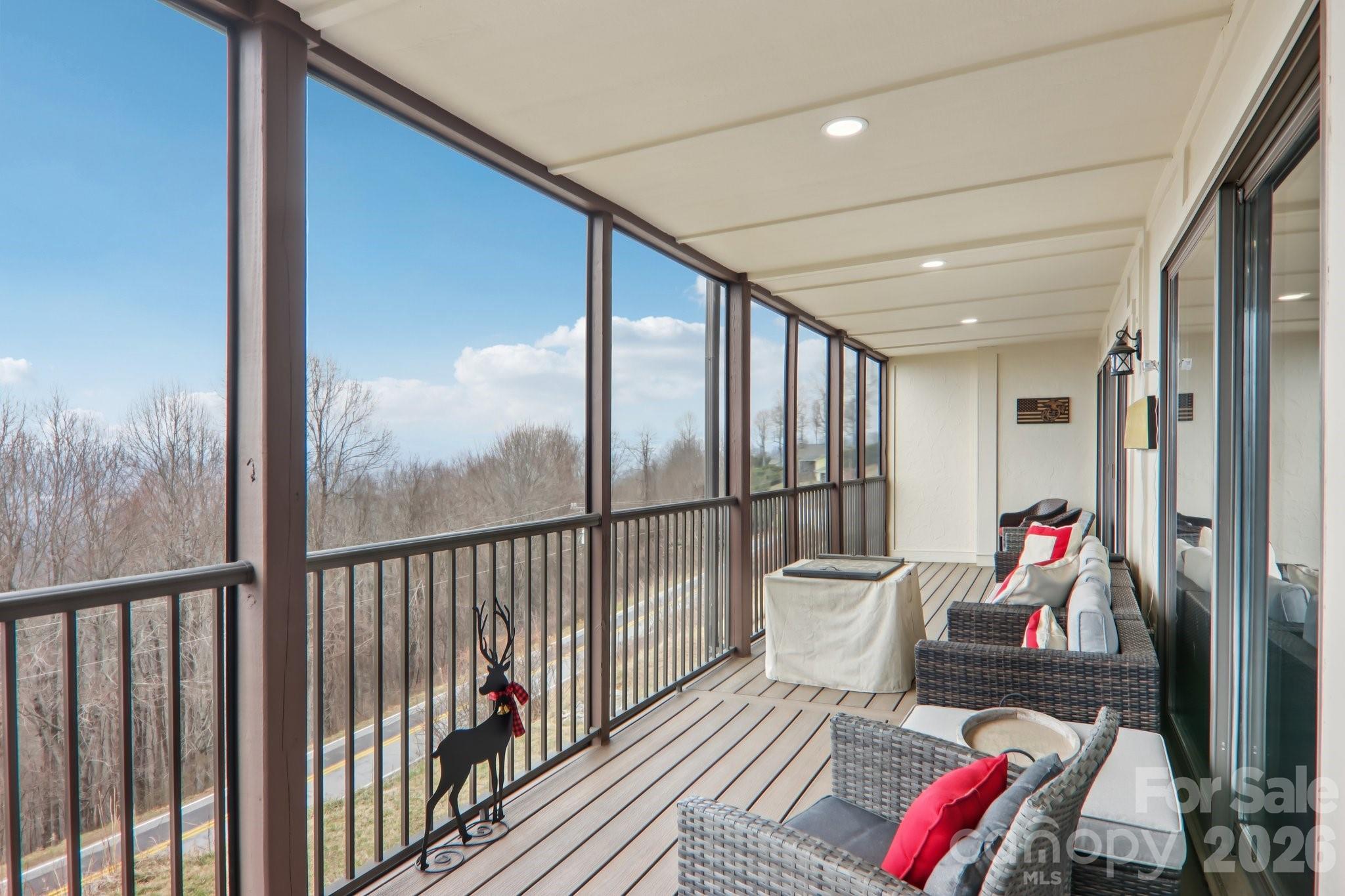 1601 Fleetwood Plaza — Hendersonville