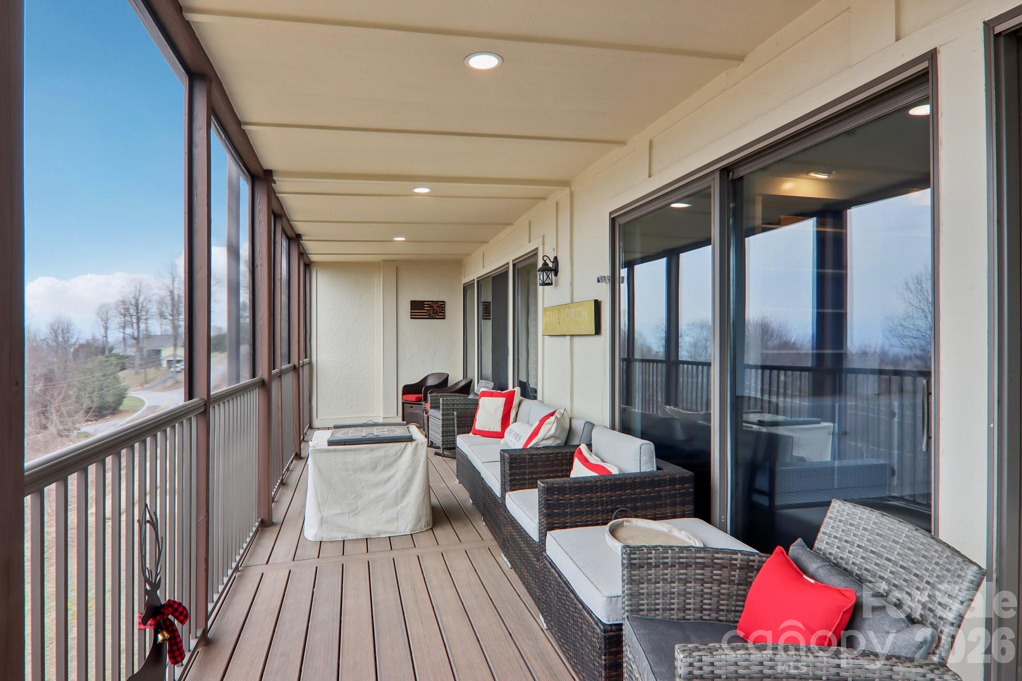 1601 Fleetwood Plaza — Hendersonville