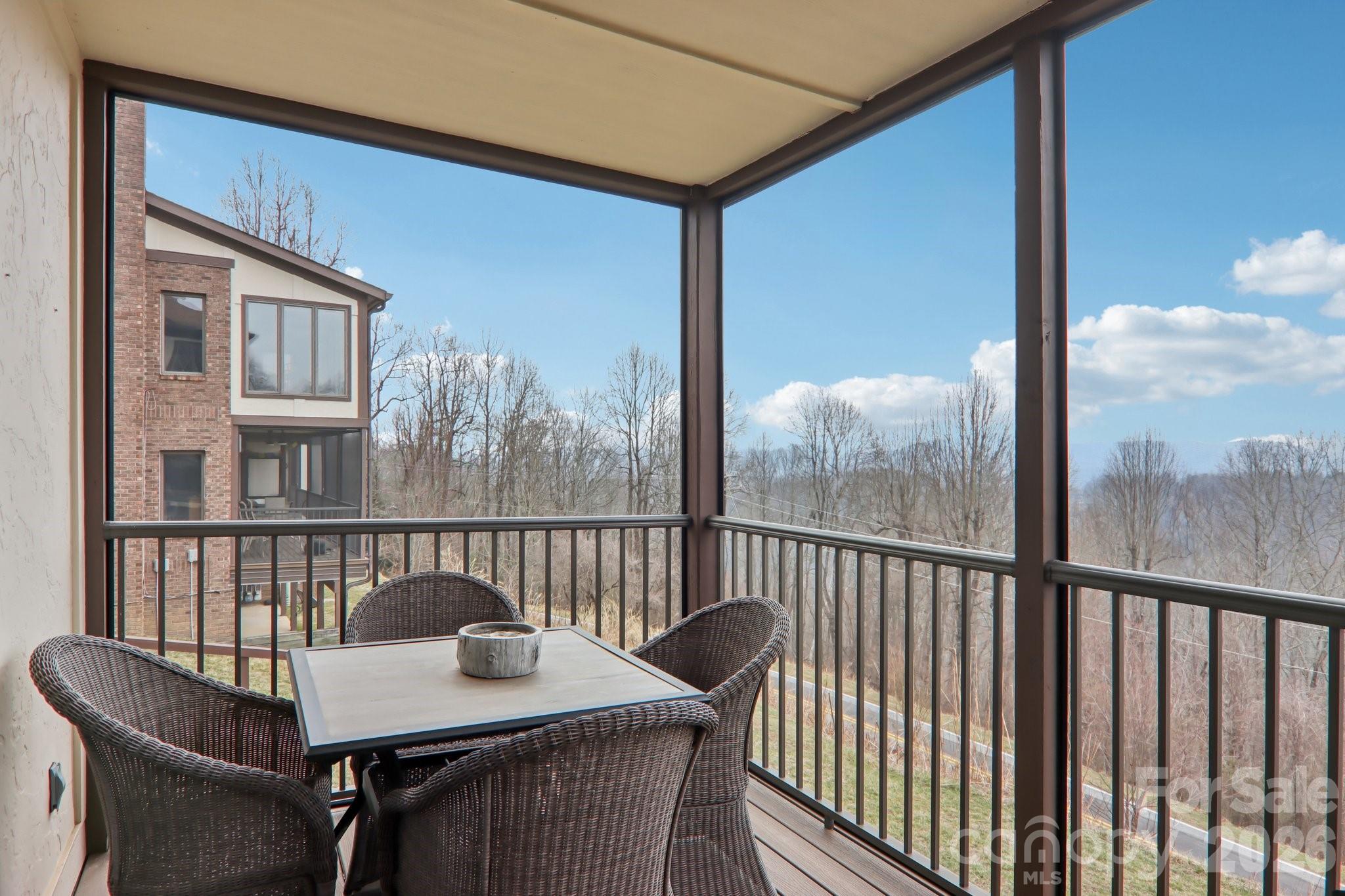 1601 Fleetwood Plaza — Hendersonville