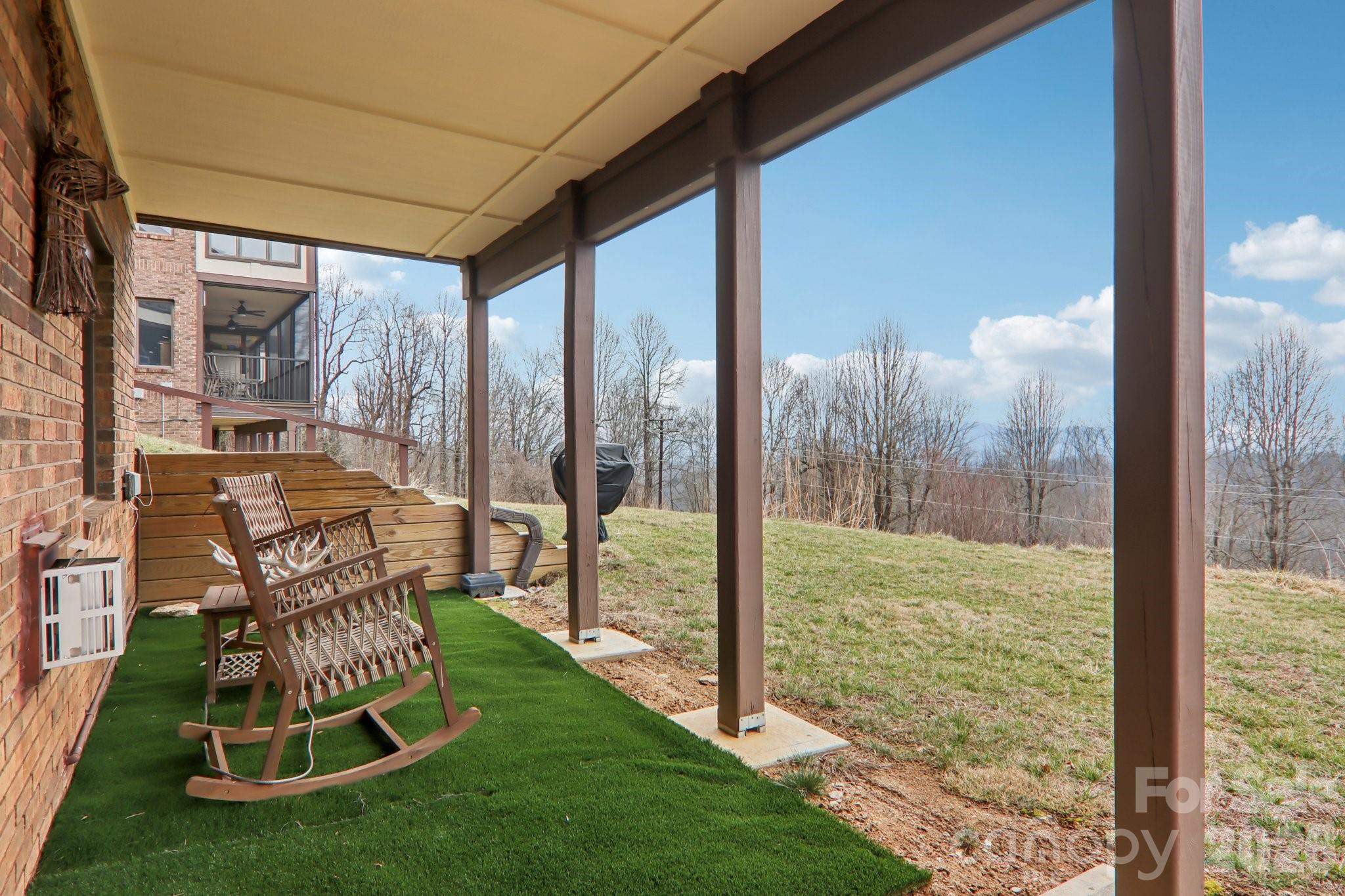 1601 Fleetwood Plaza — Hendersonville