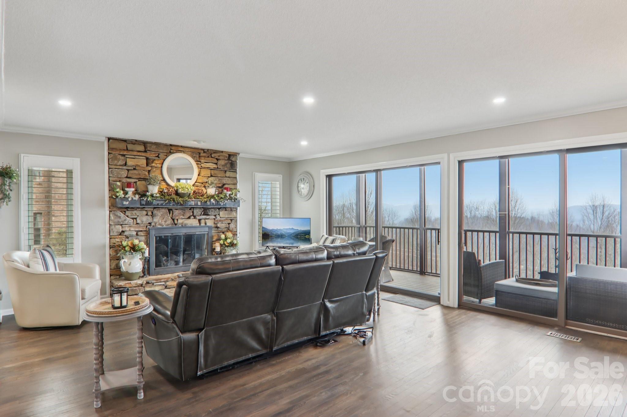 1601 Fleetwood Plaza — Hendersonville