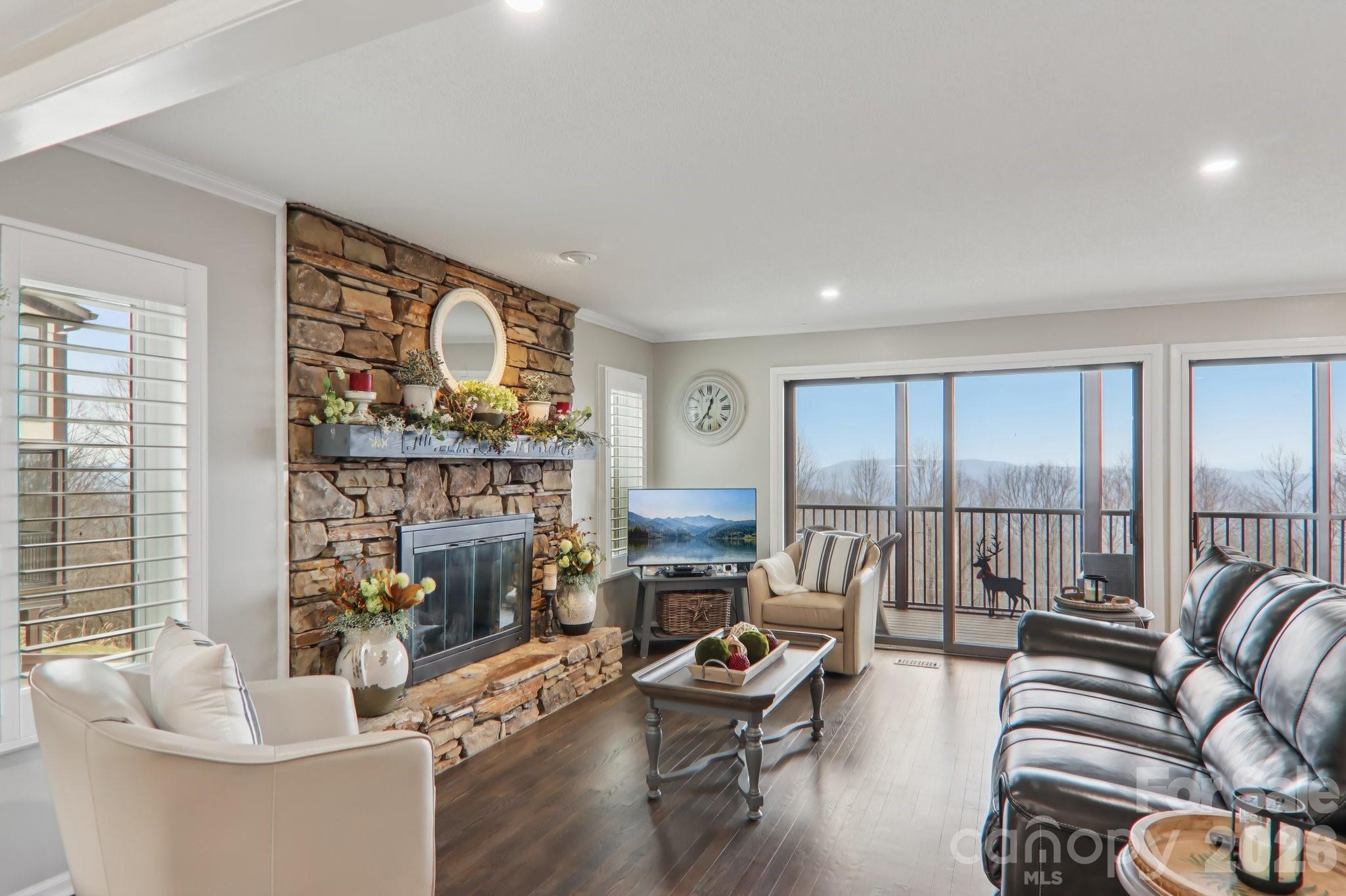 1601 Fleetwood Plaza — Hendersonville