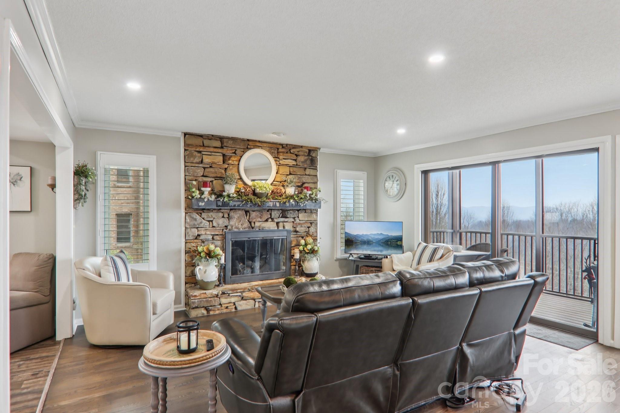 1601 Fleetwood Plaza — Hendersonville
