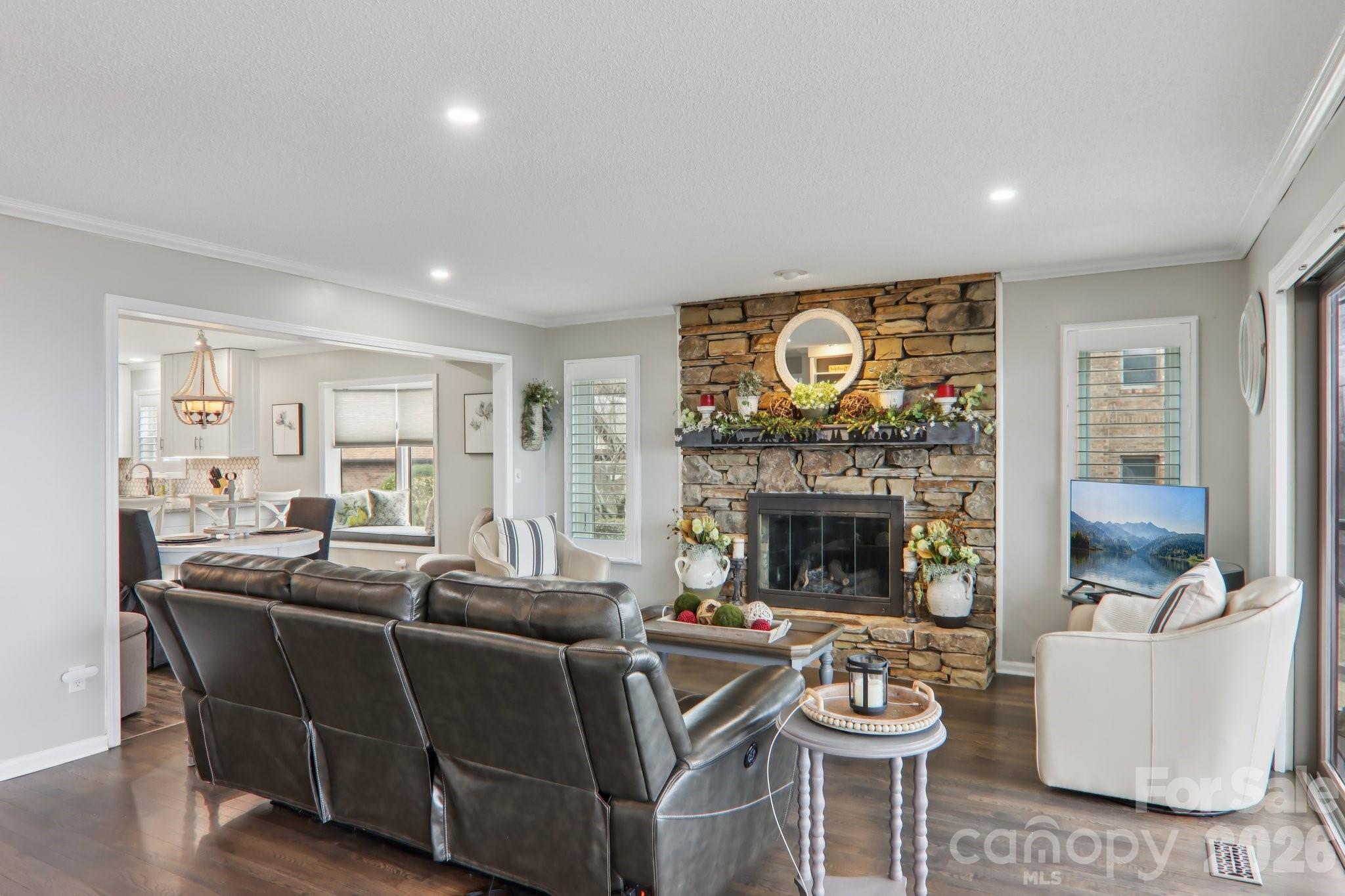 1601 Fleetwood Plaza — Hendersonville