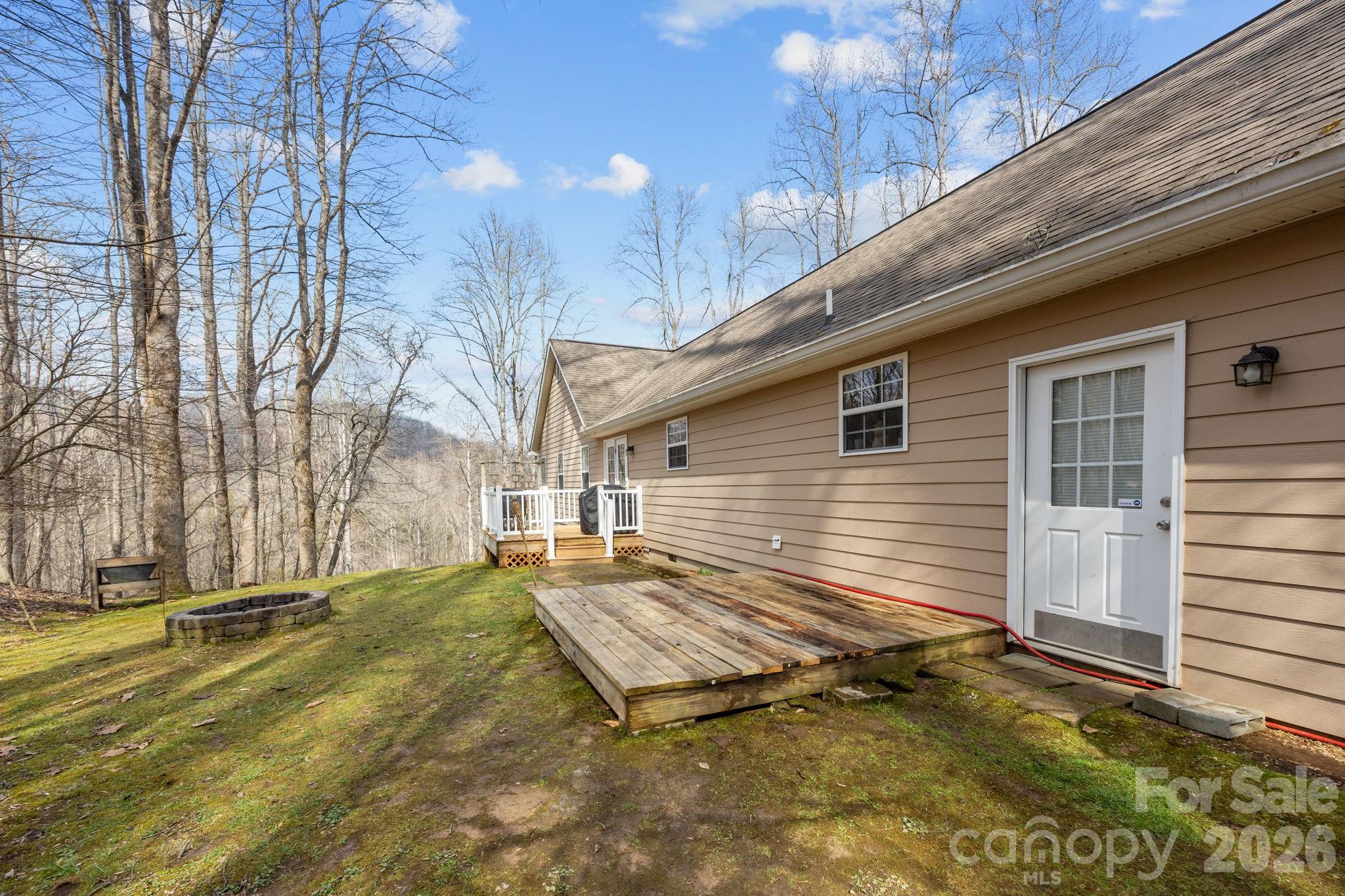 400 Honey Locust Trail — Whittier