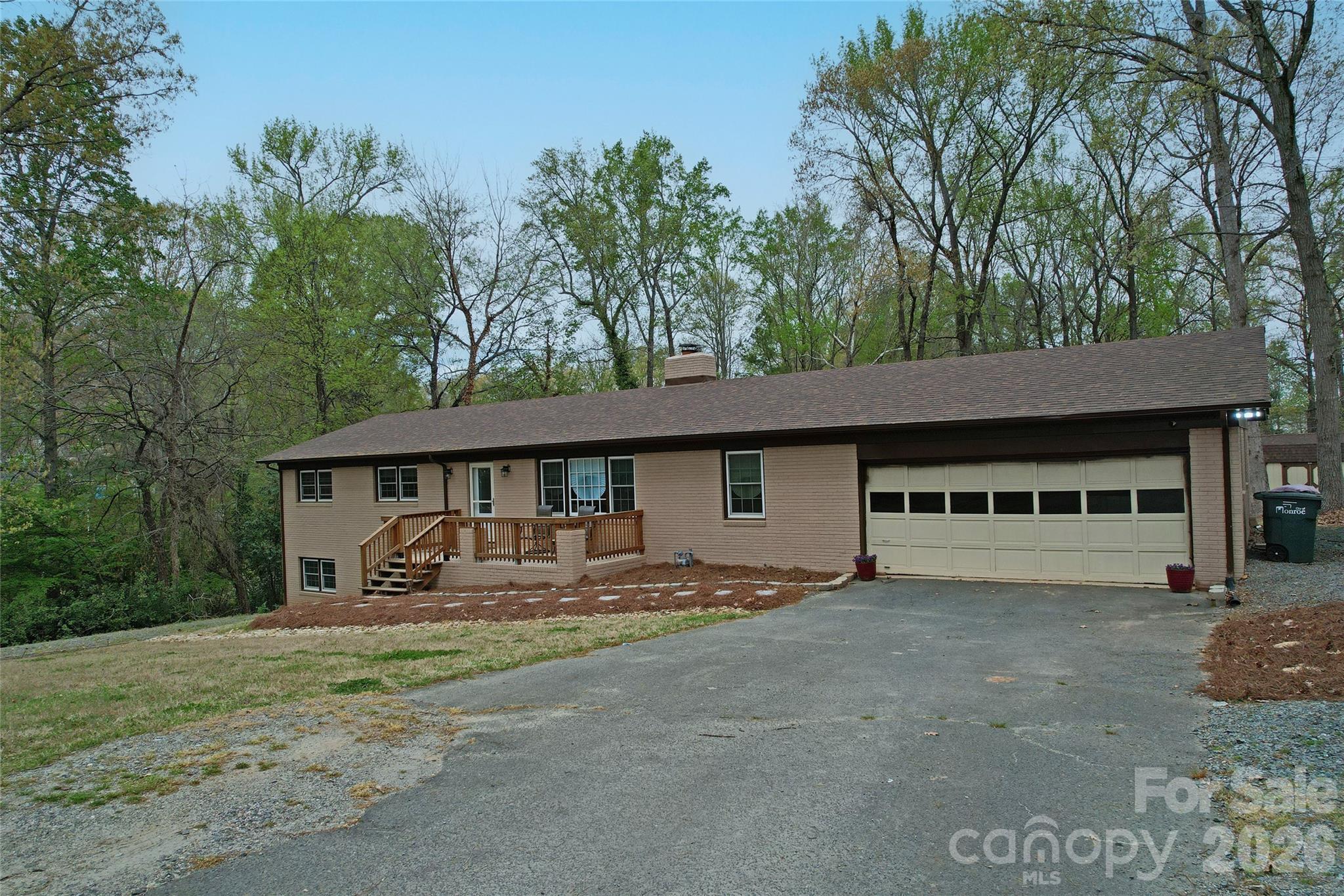 604 Sunnybrook Drive — Monroe