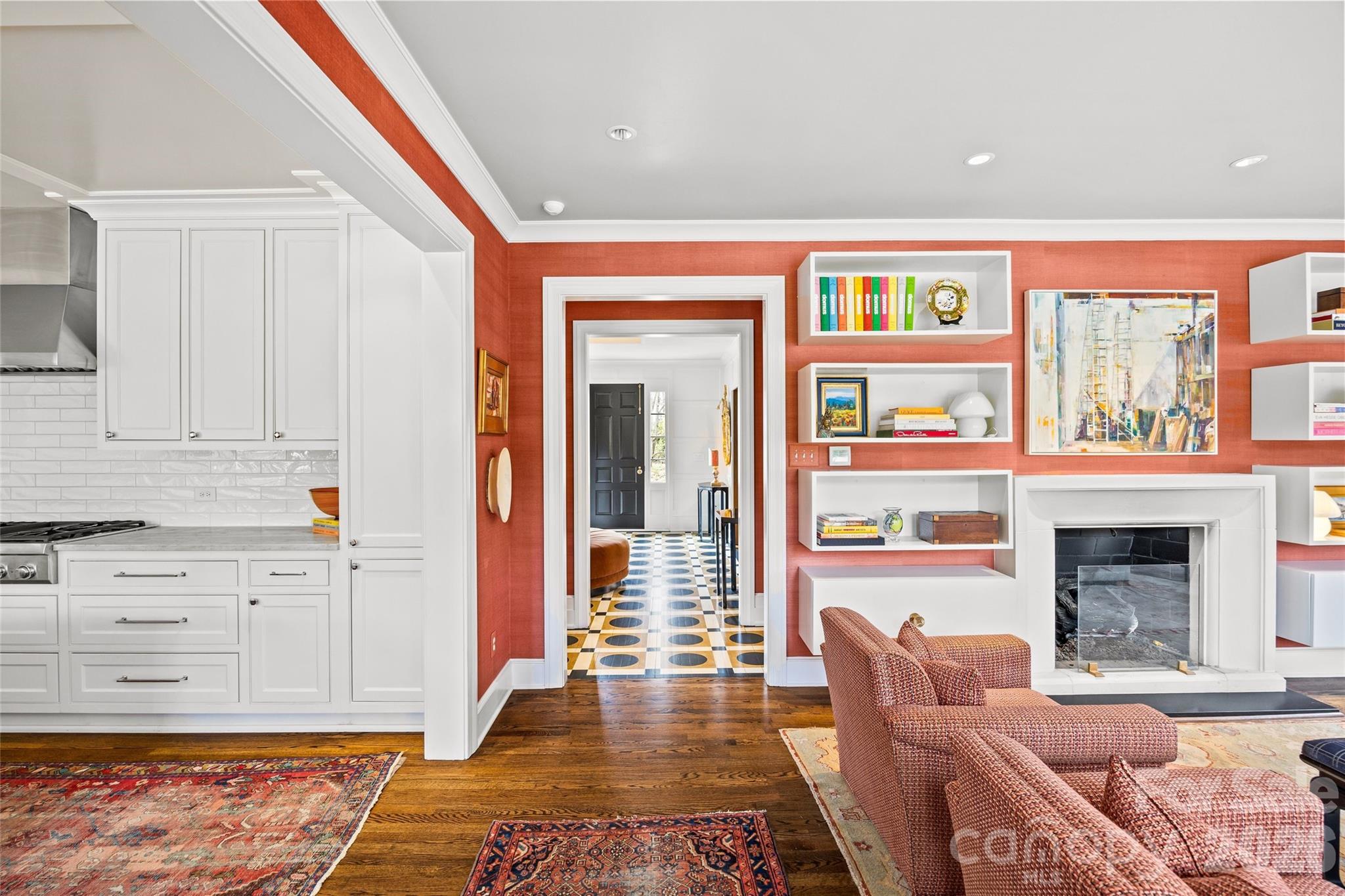 3815 Foxcroft Road — Charlotte