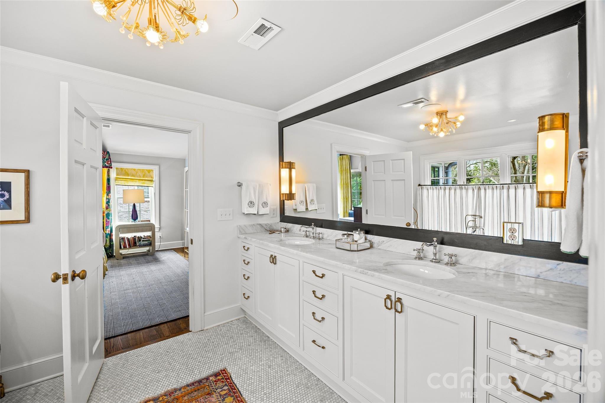 3815 Foxcroft Road — Charlotte