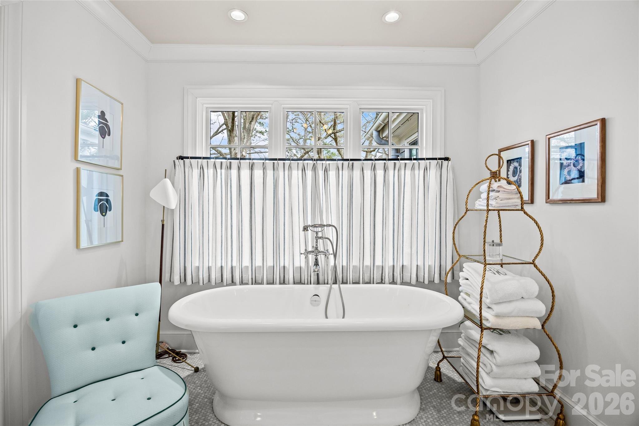3815 Foxcroft Road — Charlotte