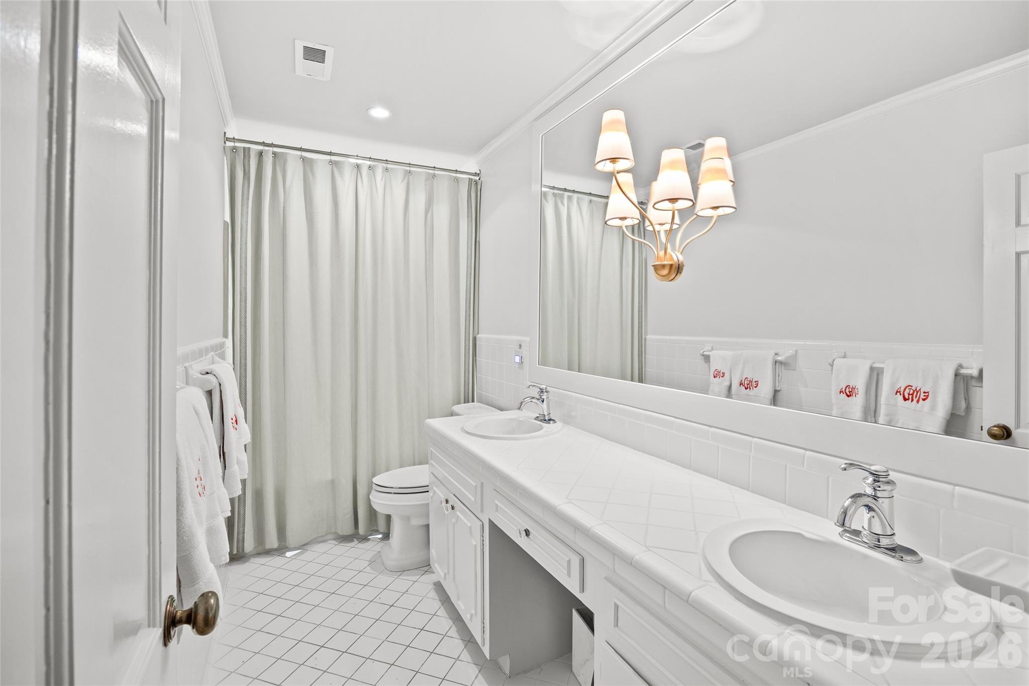 3815 Foxcroft Road — Charlotte