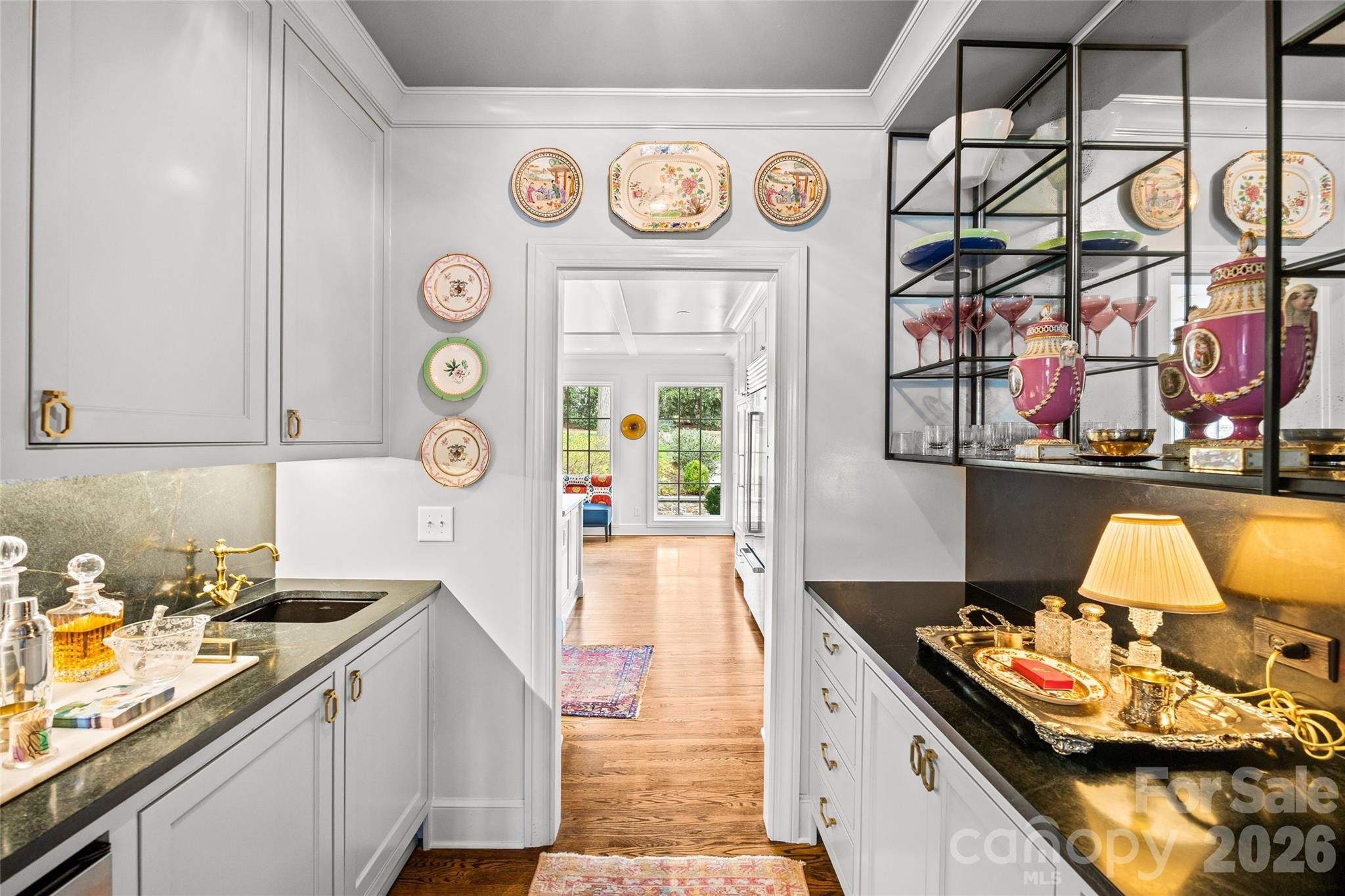 3815 Foxcroft Road — Charlotte
