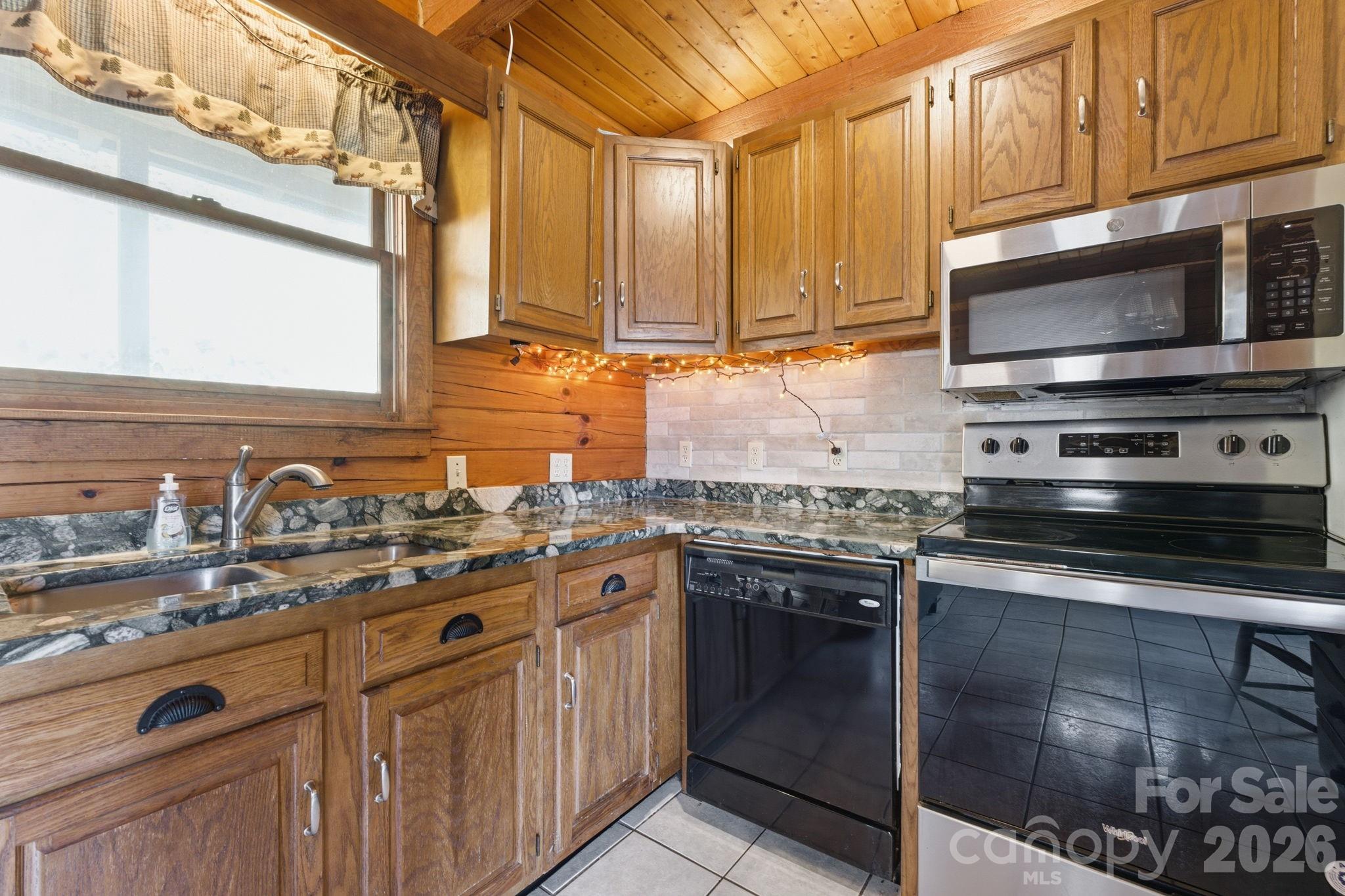 1837 E Alarka Road — Bryson City