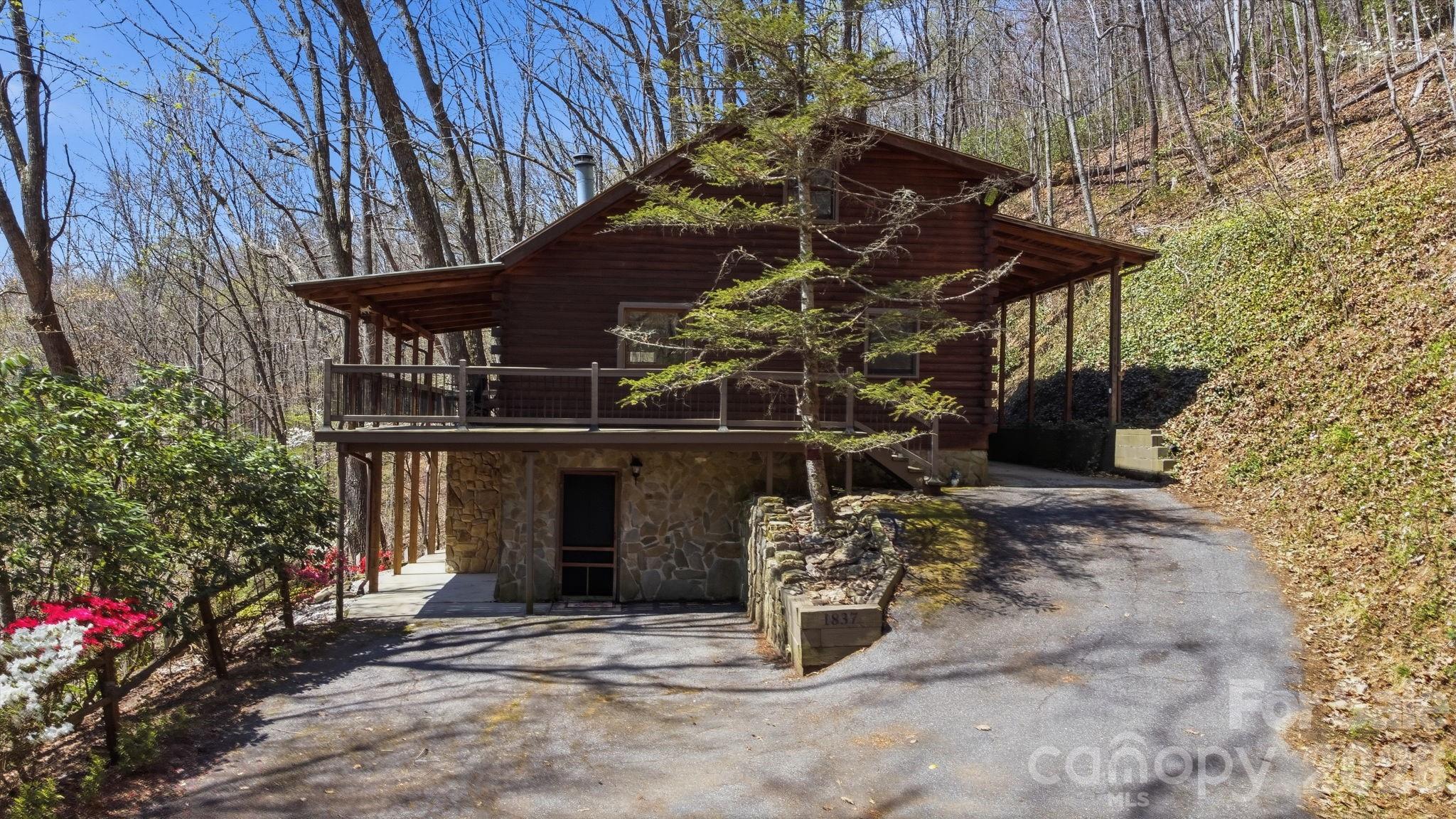 1837 E Alarka Road — Bryson City